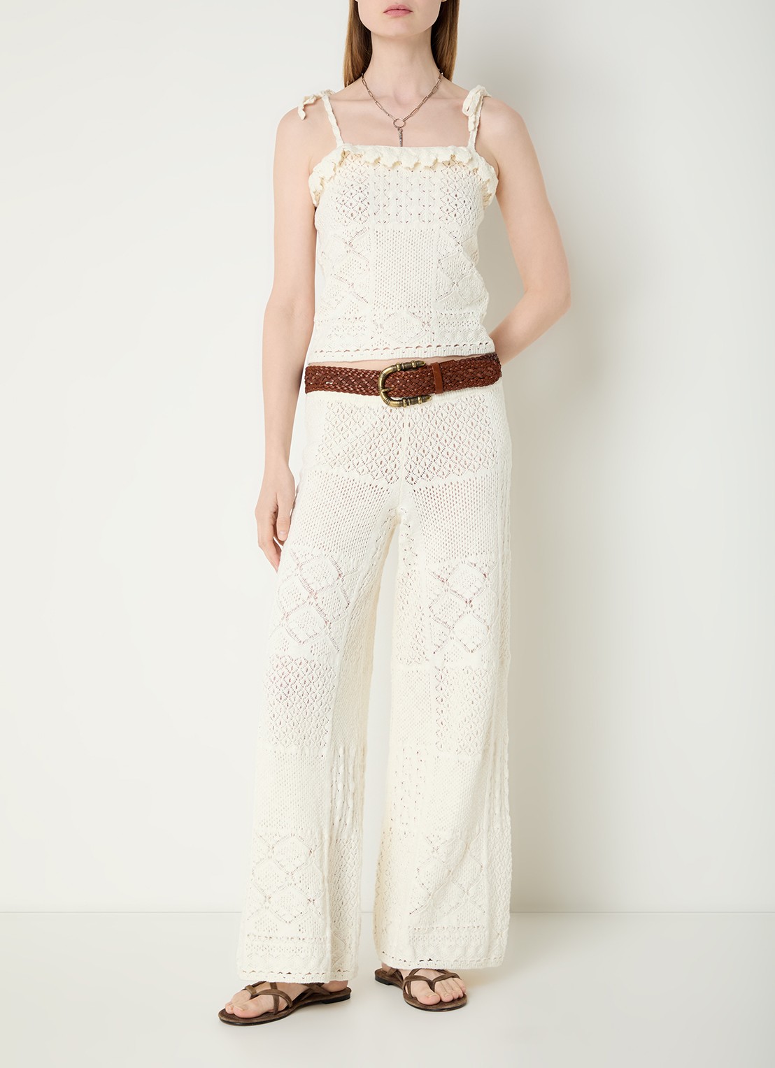 ba&sh Sela crop top met opengewerkt dessin - voorkant 2 gebroken wit