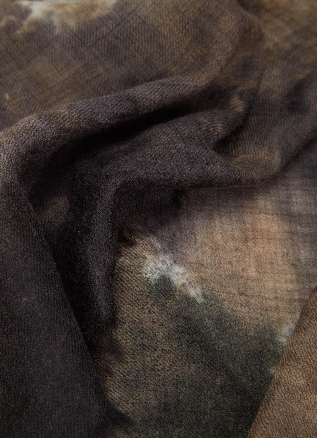 ba&sh Sofia sjaal in zijdeblend 150 x 110 cm - detail 2 groen