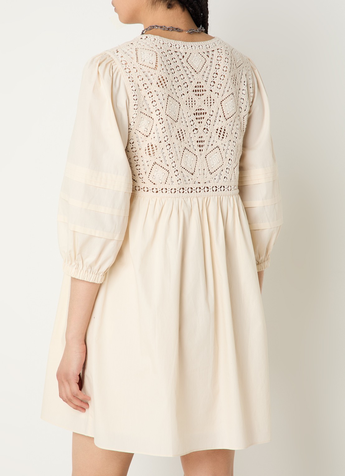 ba&sh Sonia mini jurk met opengewerkt dessin - achterkant creme