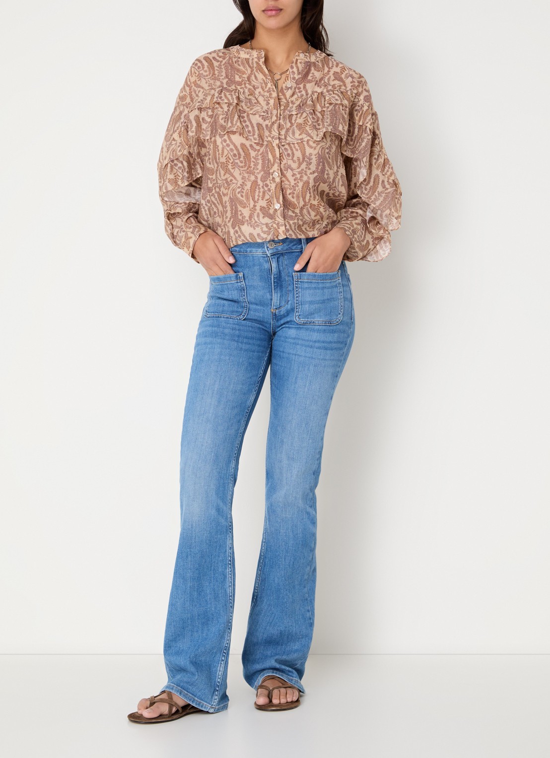 ba&sh Tunella blouse met paisley dessin en volant - voorkant 2 donkerbeige
