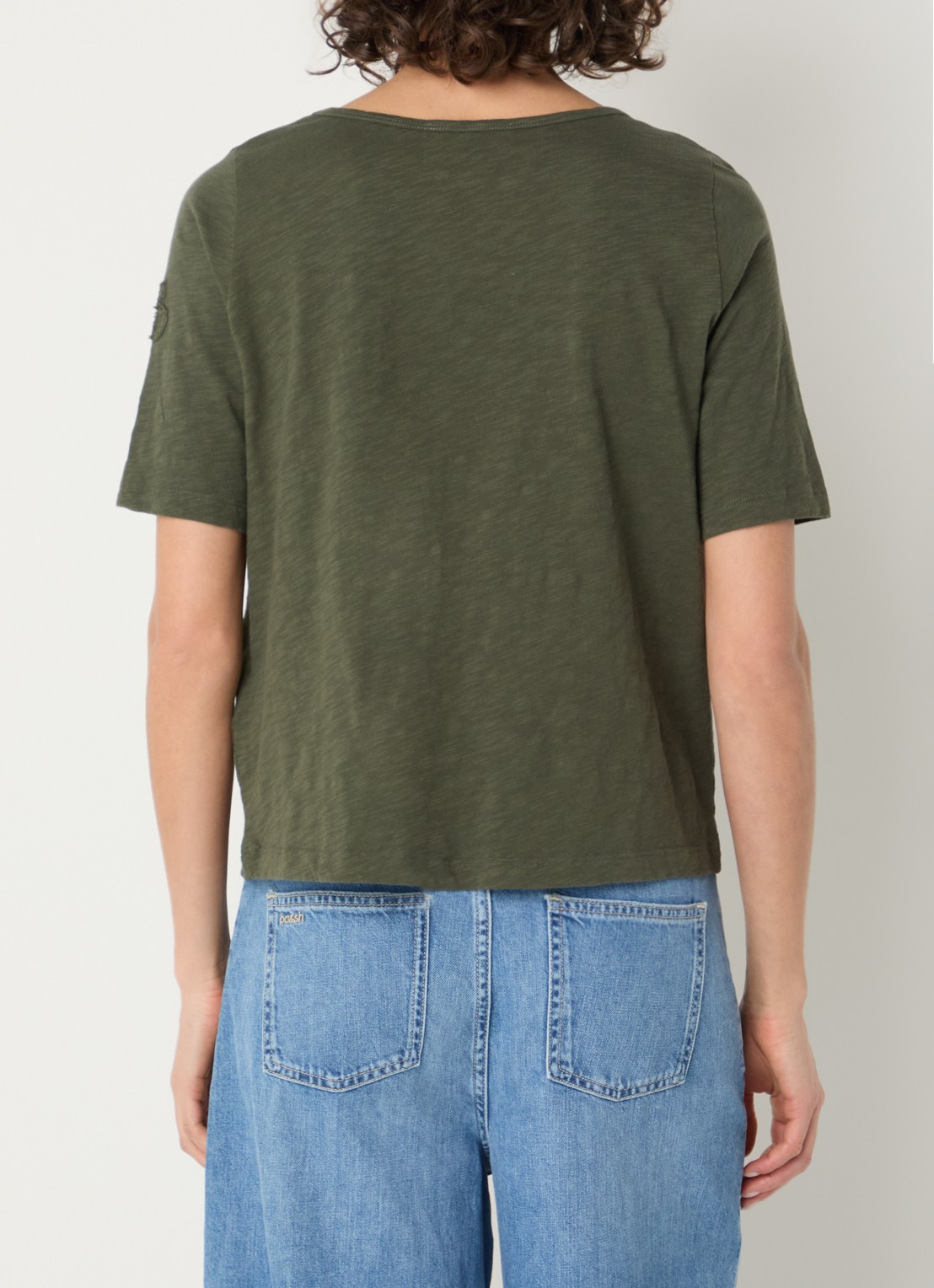 ba&sh Vina T-shirt met boothals - achterkant khaki