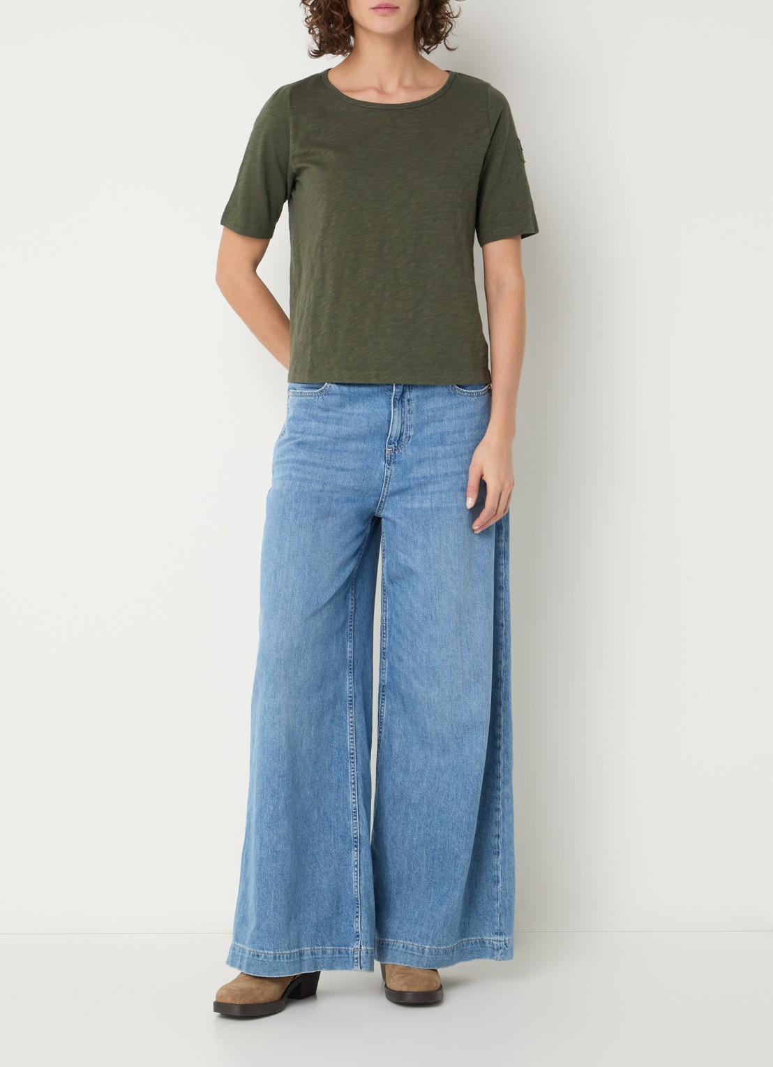 ba&sh Vina T-shirt met boothals - voorkant 4 khaki