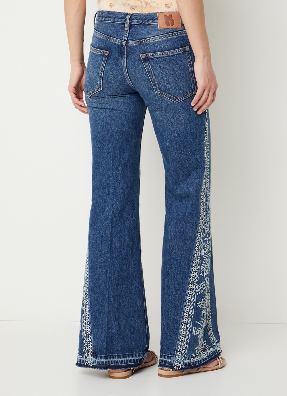 ba&sh Vivy low waist flared jeans met medium wassing - achterkant 3 indigo