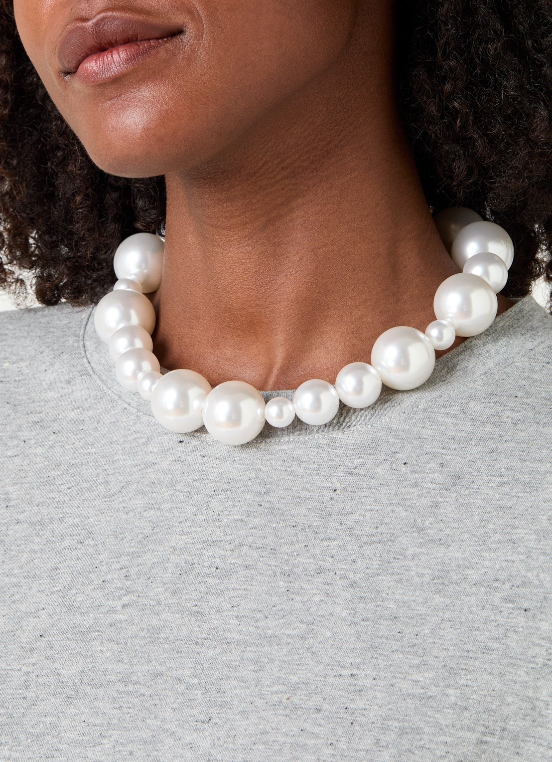 Babs The Label Big Pearl kralenketting verguld - voorkant 2 creme