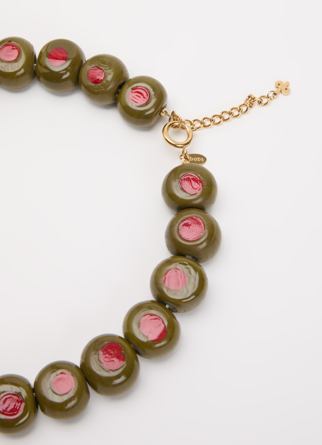 Babs The Label Olive Branch kralenketting verguld - detail 2 olijfgroen
