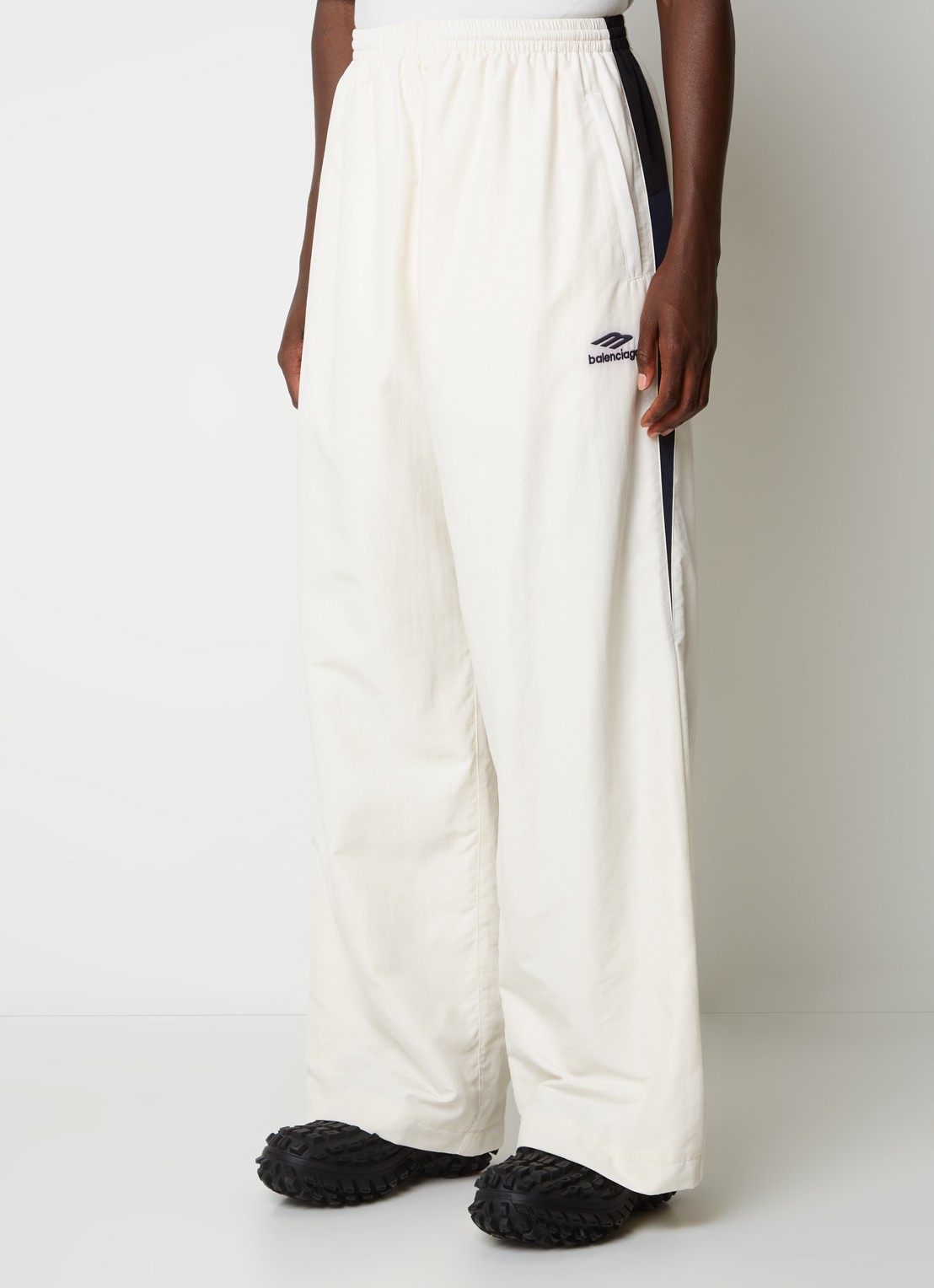 Balenciaga 3B Sports Icon mid waist loose fit trackpants met logo - detail 4 gebroken wit