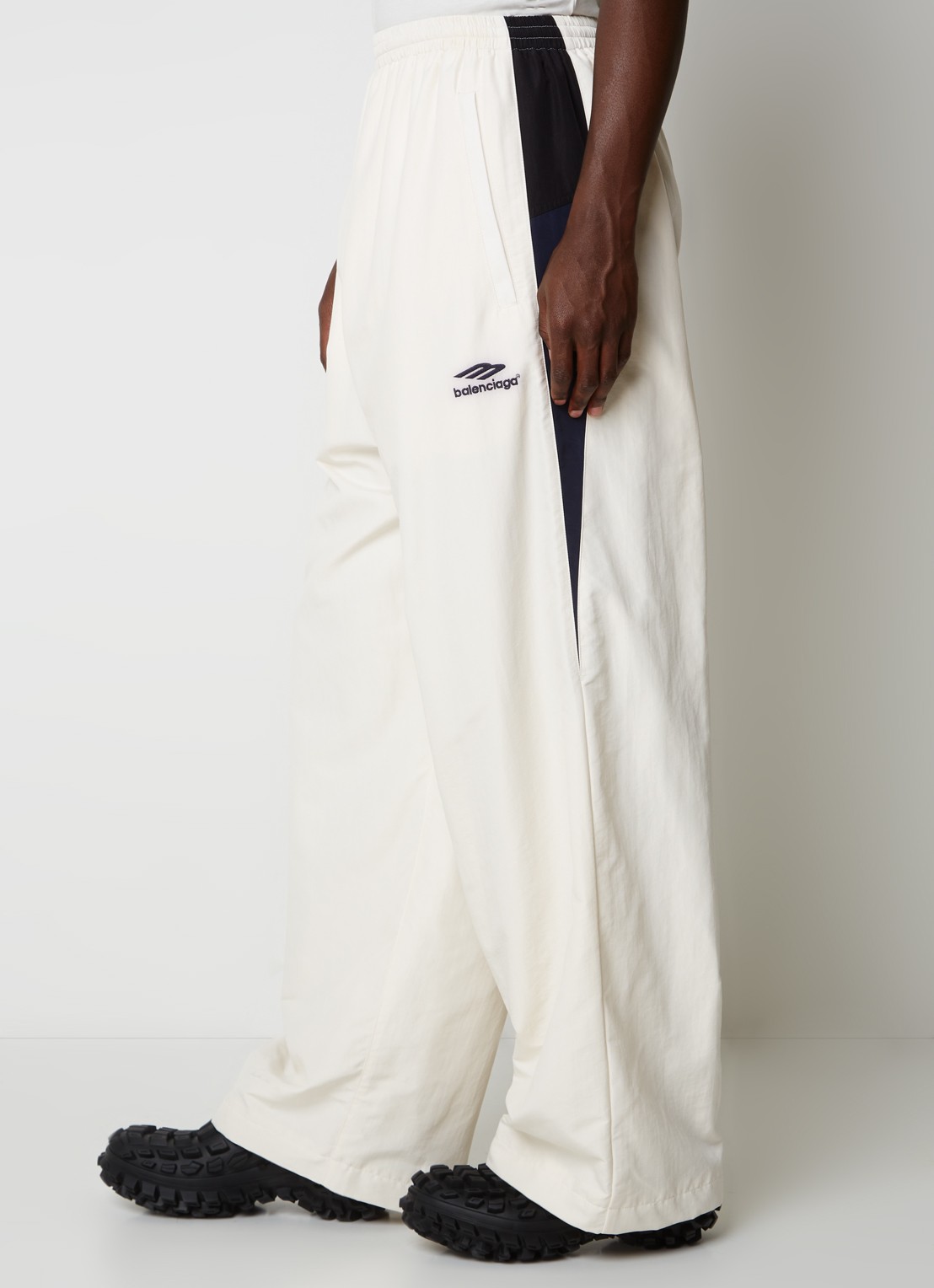 Balenciaga 3B Sports Icon mid waist loose fit trackpants met logo - detail 5 gebroken wit