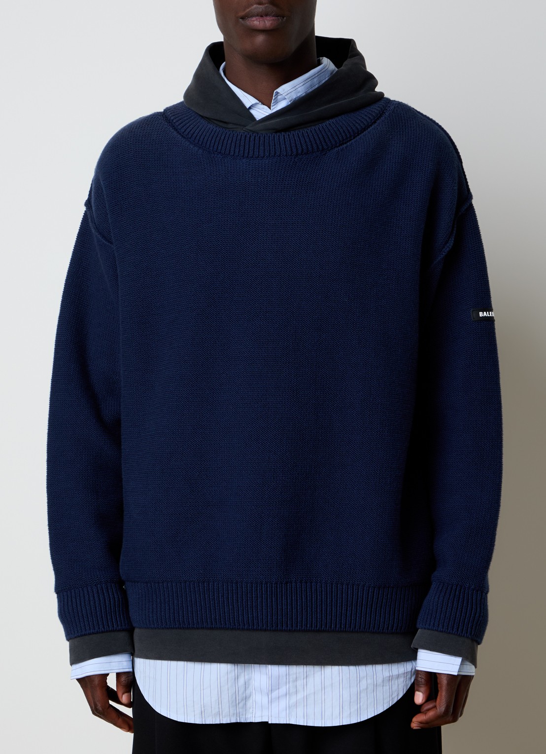 Balenciaga Grofgebreide trui met capuchon - detail 4 donkerblauw