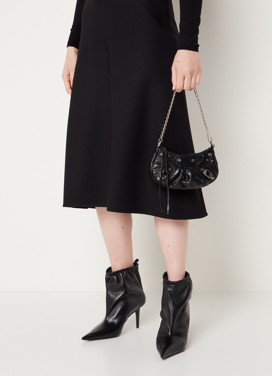 Balenciaga Le Cagole Mini schoudertas van lamsleer met studs - voorkant 7 zwart