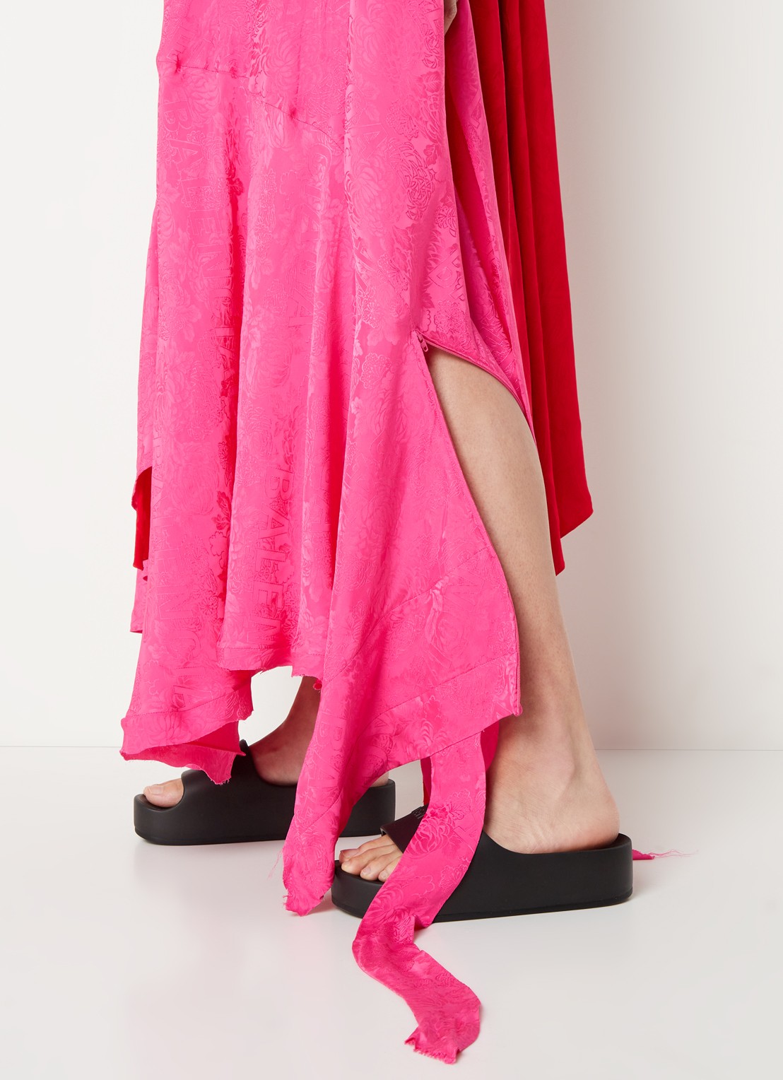 Balenciaga Maxi jurk met jacquard dessin en asymmetrische zoom - detail 3 donkerroze