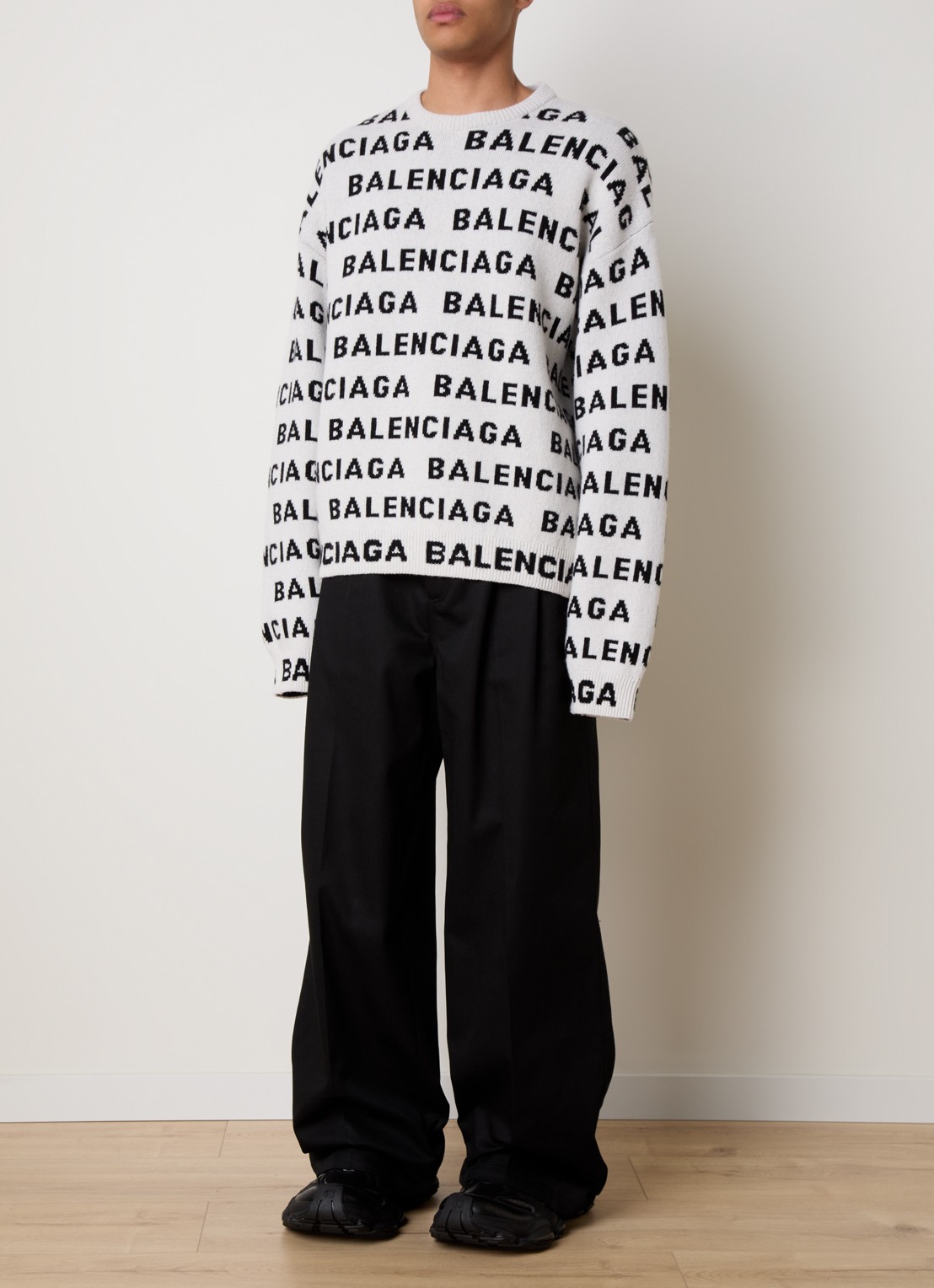 Balenciaga Oversized fijngebreide trui van wol met logoprint - voorkant 2 gebroken wit