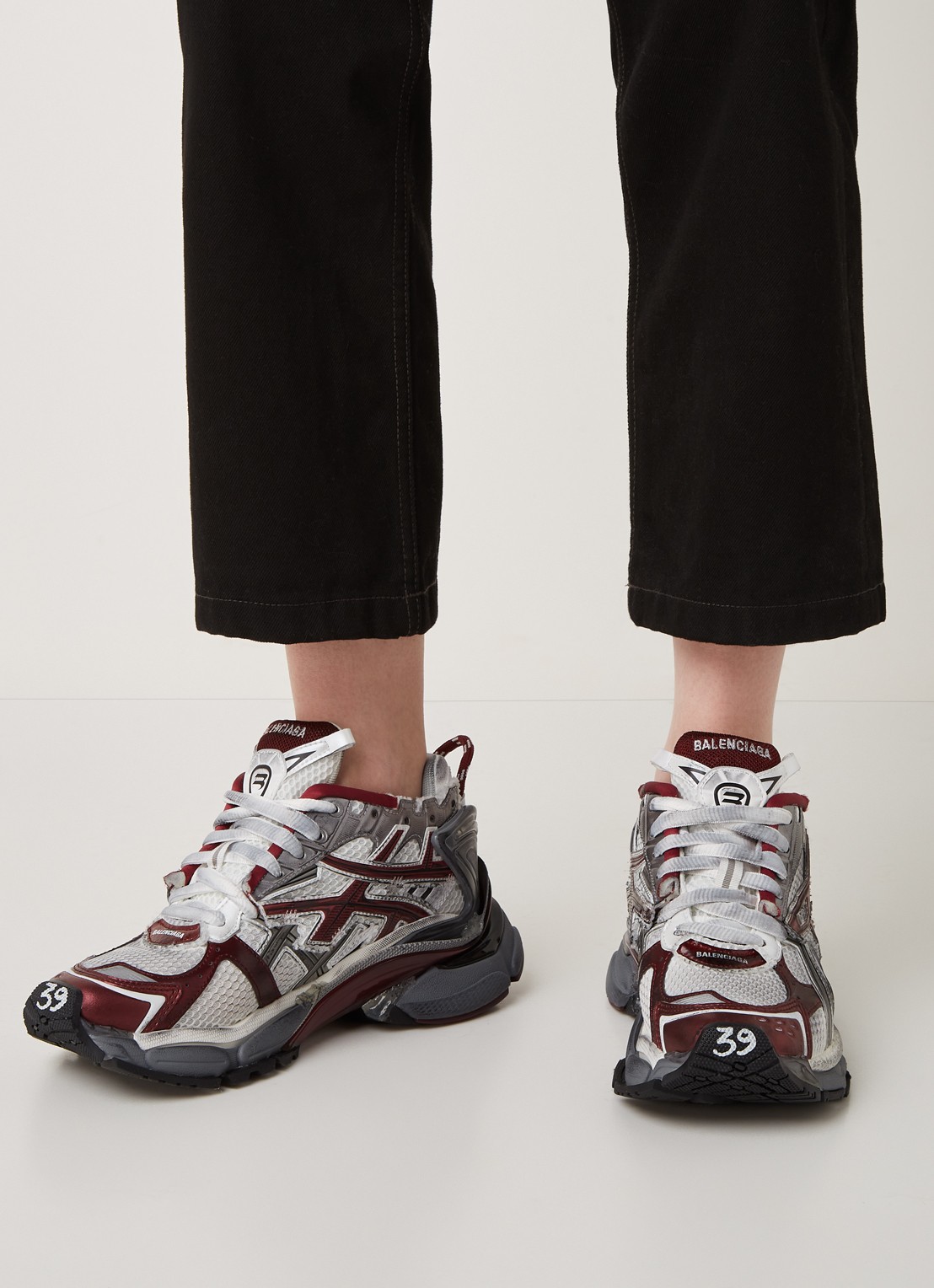 Balenciaga Runner sneaker met mesh details - voorkant 2 bordeauxrood
