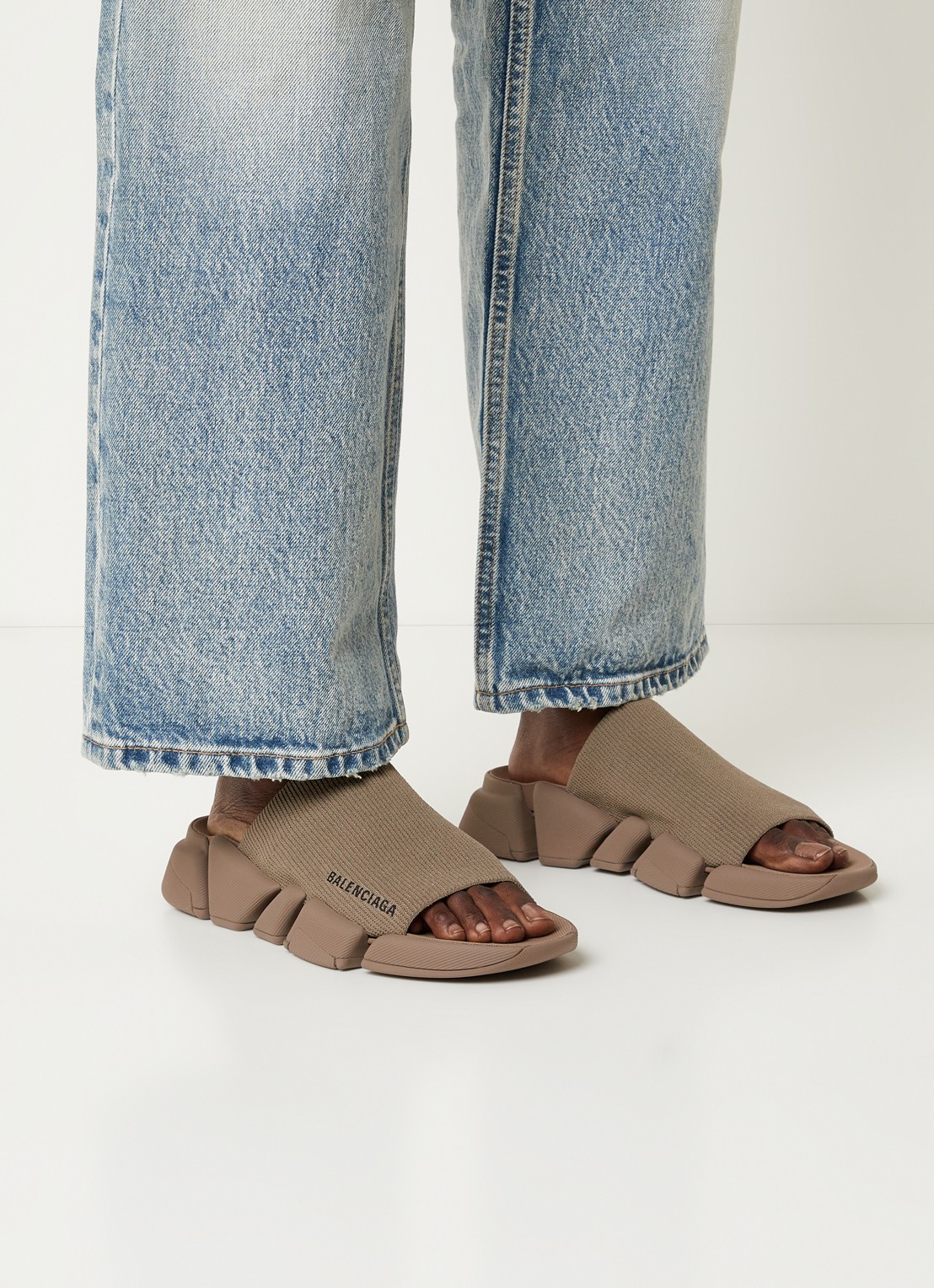Balenciaga Speed 2.0 slipper met gebreid bovenwerk - voorkant 7 khaki