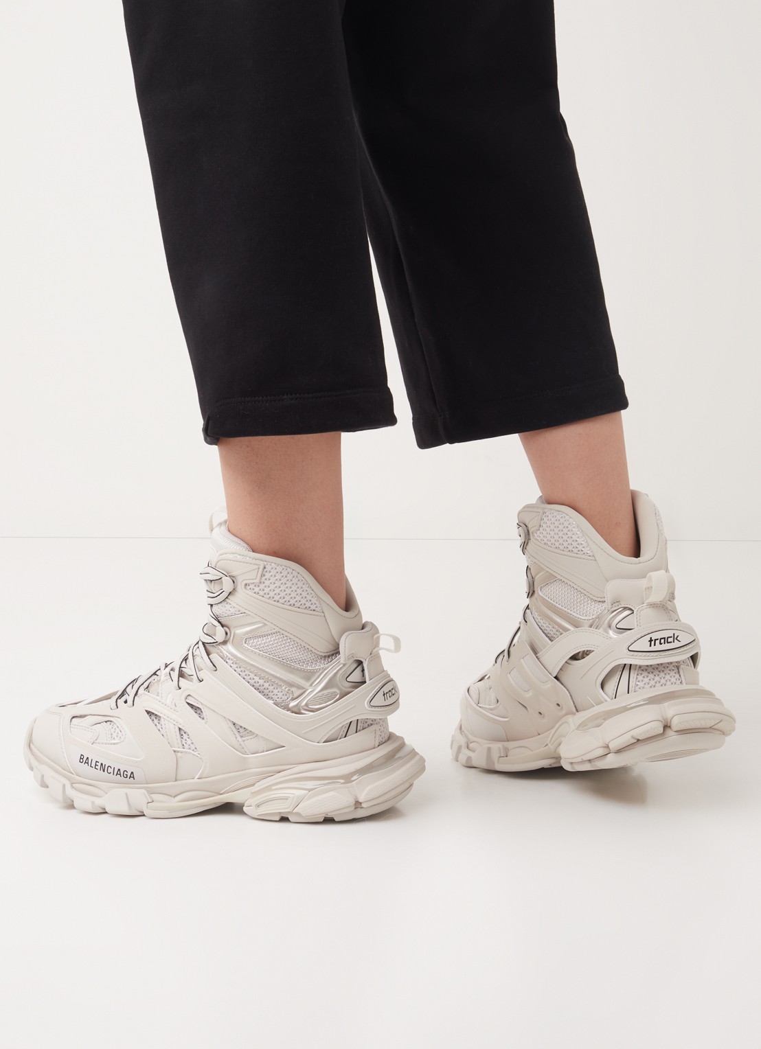 Balenciaga Track Hike sneaker met mesh details - voorkant 7 creme