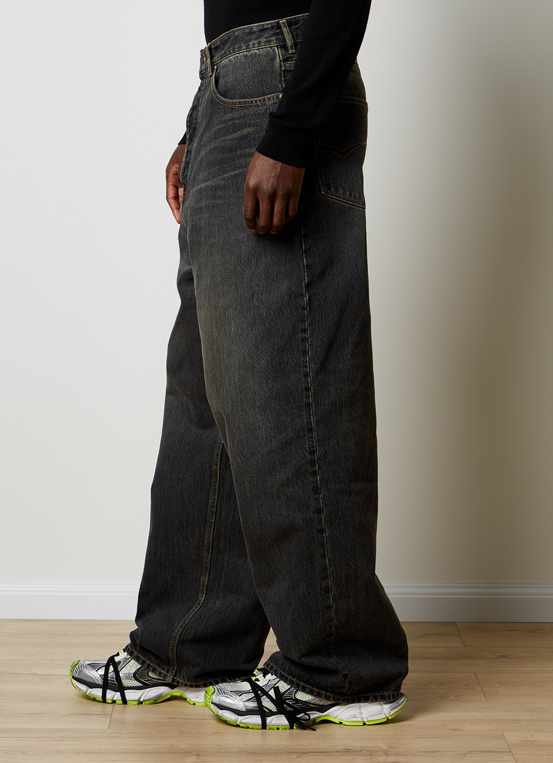 Balenciaga Wide leg jeans met donkere wassing - detail 3 indigo
