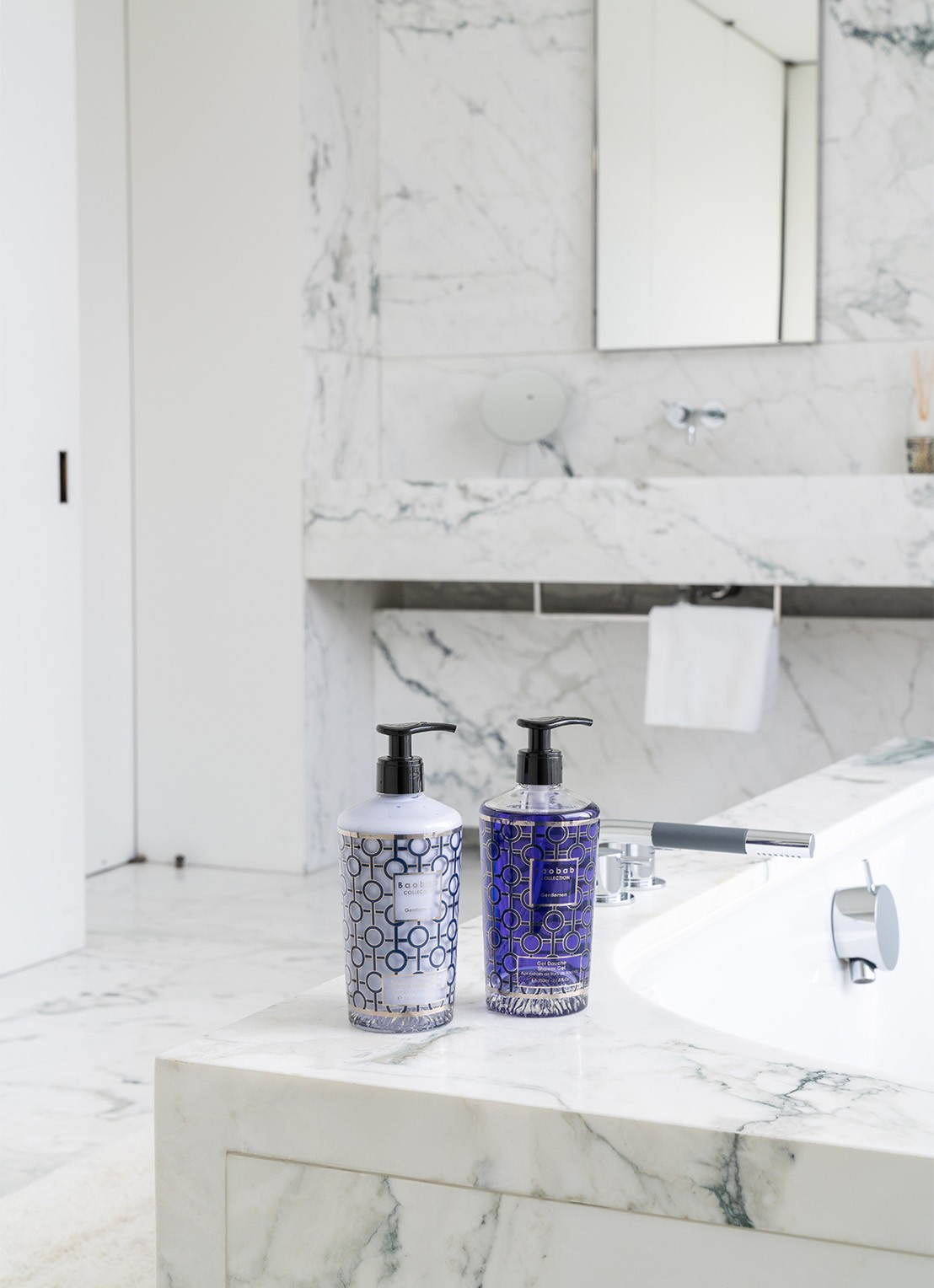 Baobab Collection Gentlemen bodylotion- & showergel - verzorgingsset 2 x 350ml  - voorkant 2 blauw