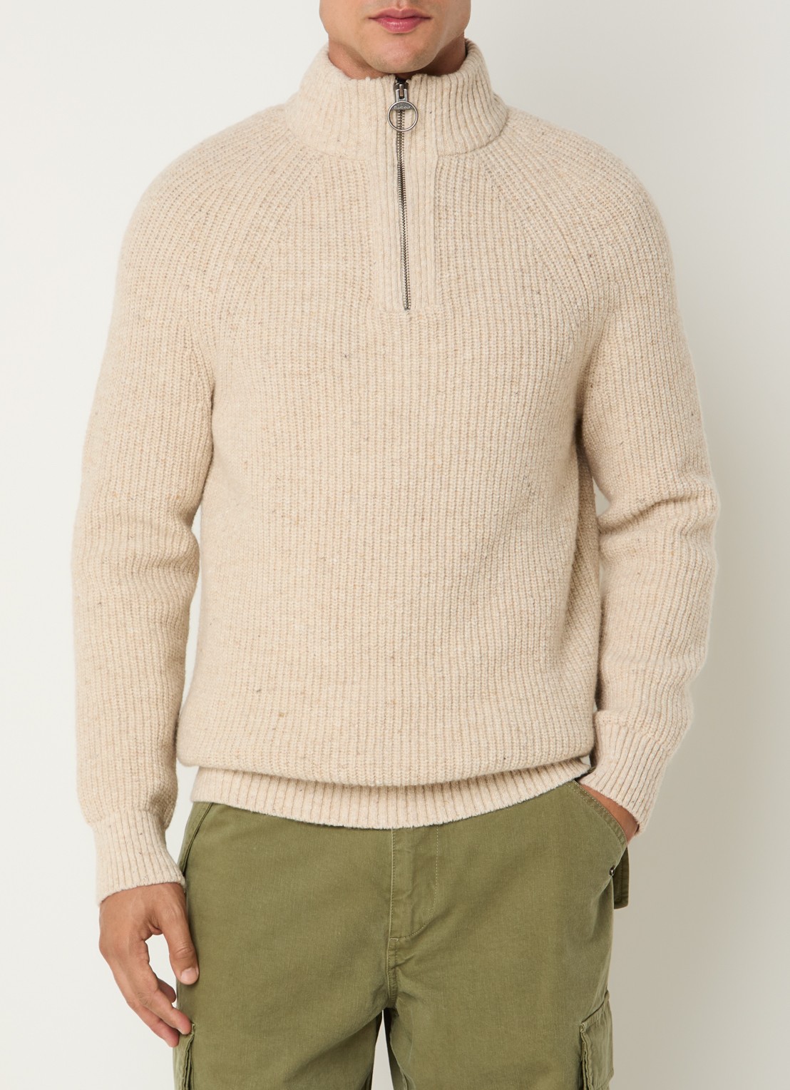 Barbour Essentials grofgebreide trui in wolblend - detail 2 beige