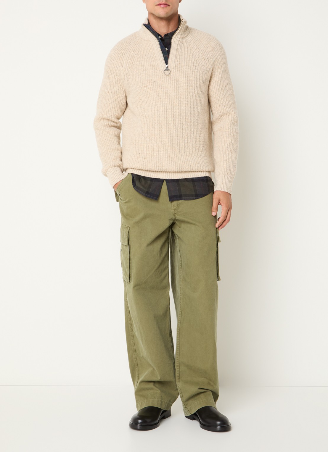 Barbour Essentials grofgebreide trui in wolblend - voorkant 4 beige