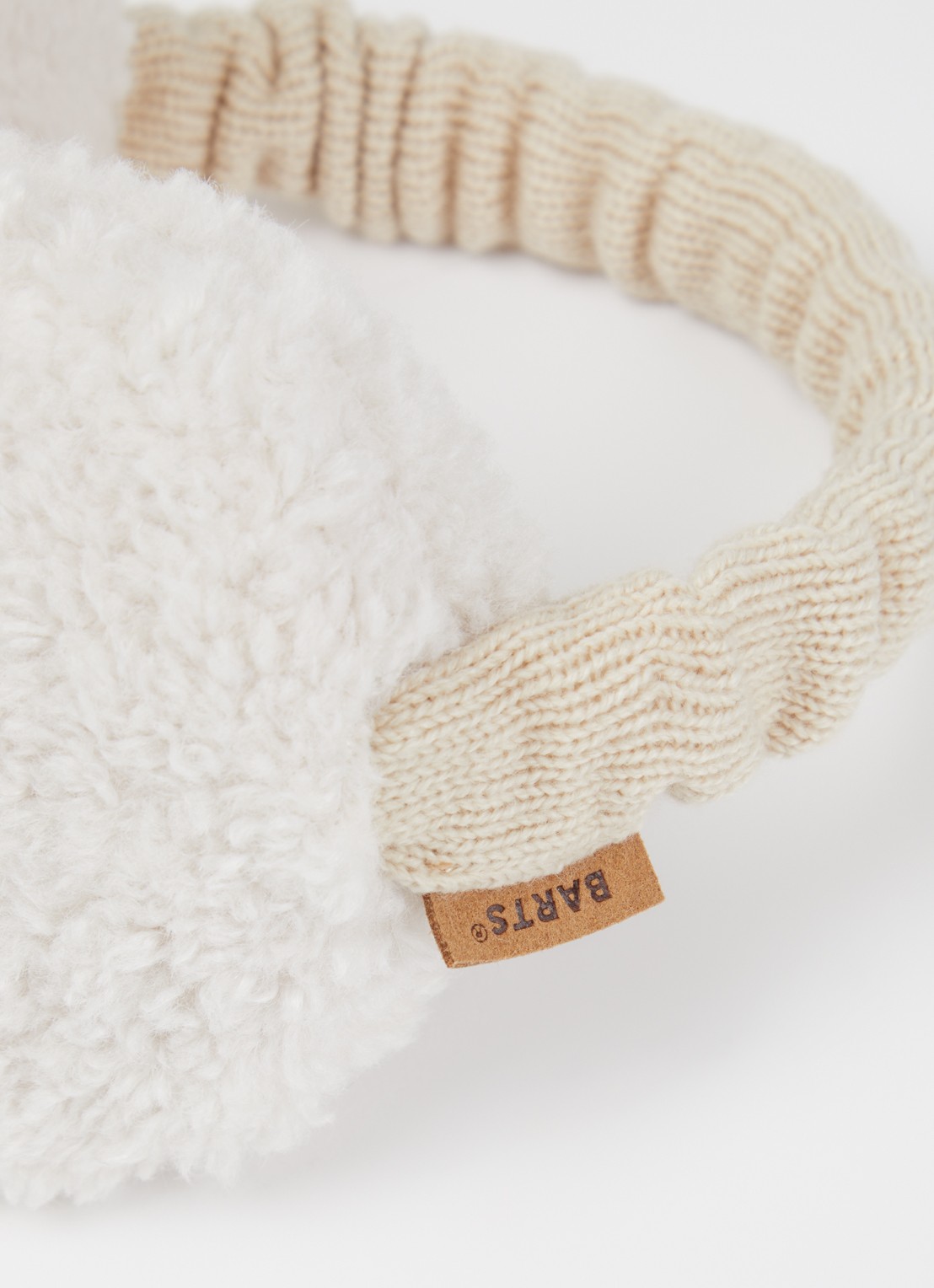 Barts Browniez oorwarmers van teddy - detail gebroken wit