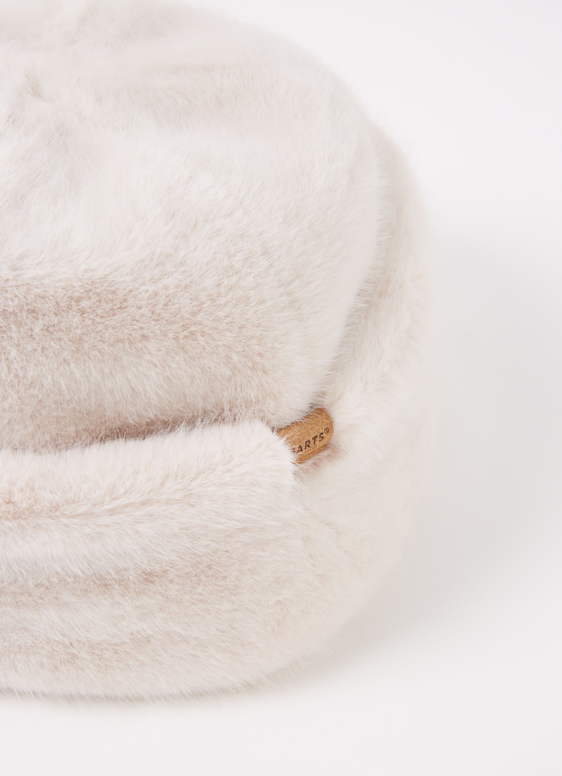 Barts Cherrybush muts van imitatiebont - detail creme