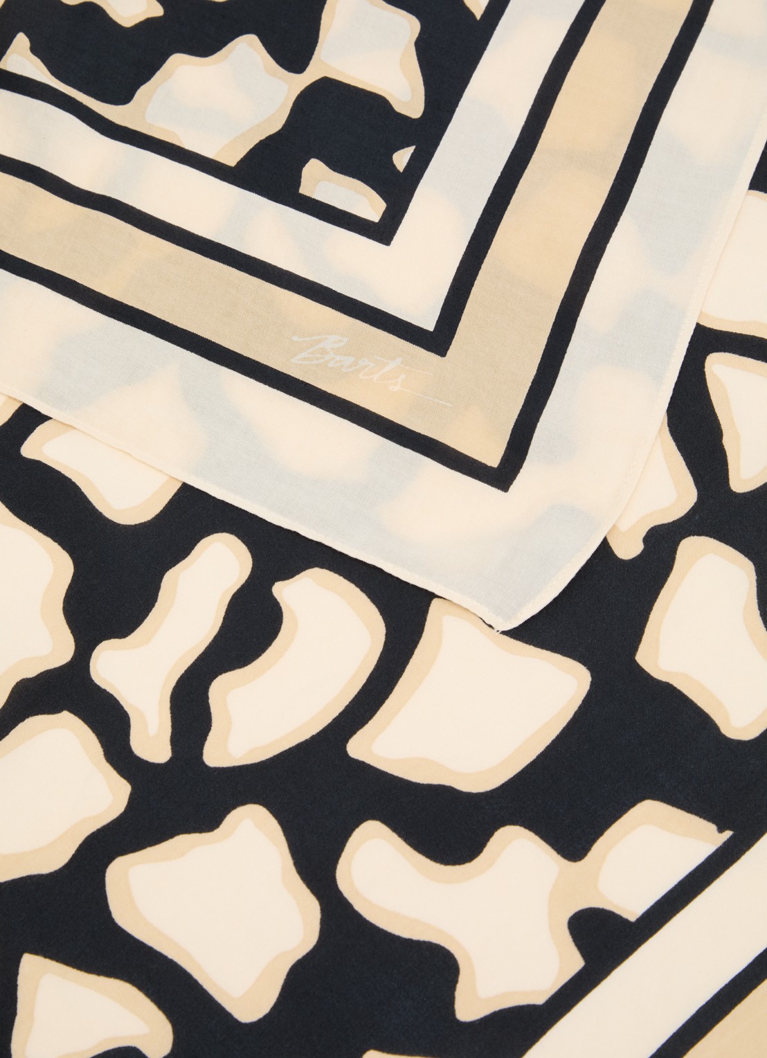 Barts Leylaf sjaal met print 62 x 62 cm - detail 2 creme