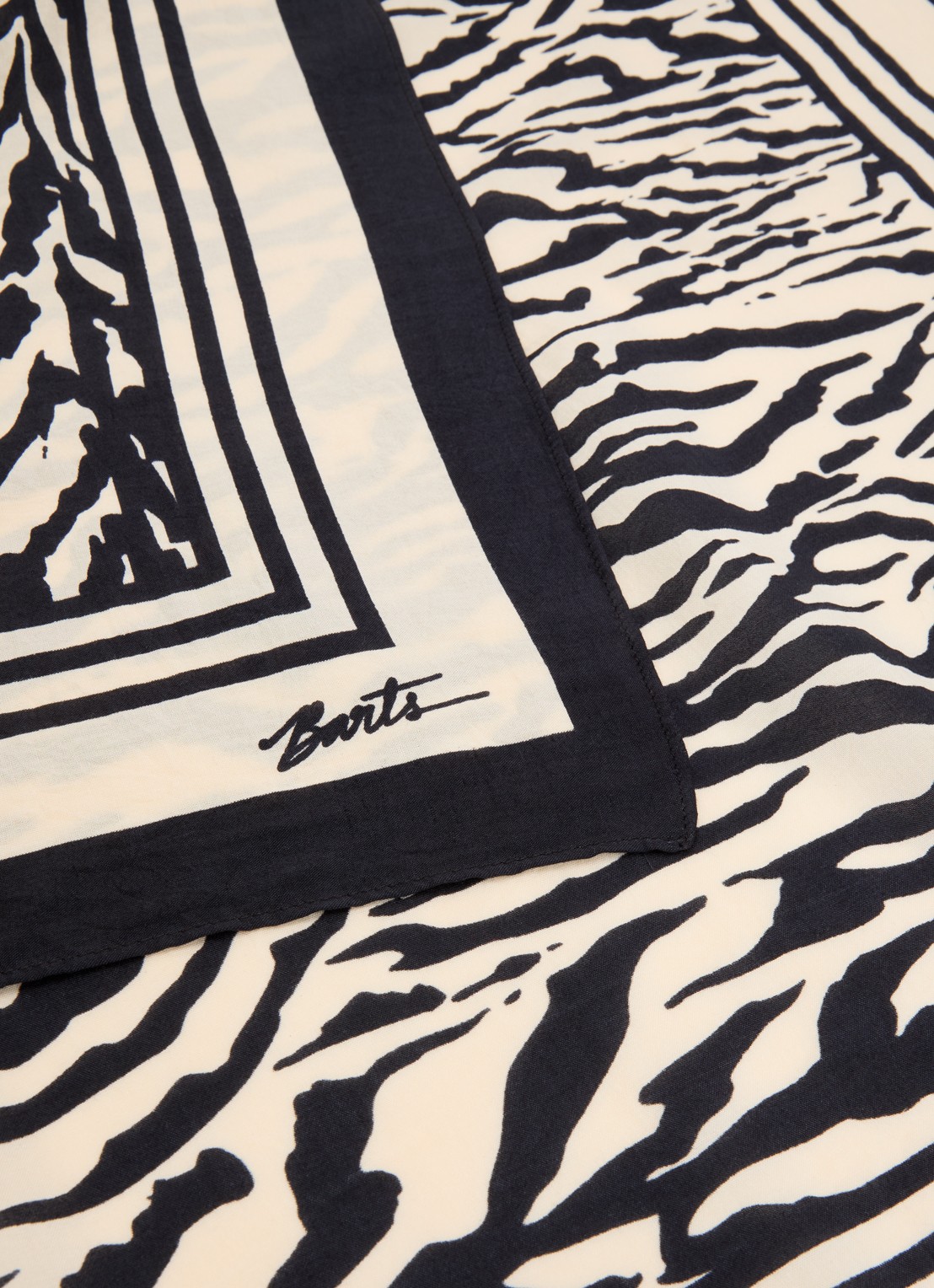 Barts Leylaf sjaal met print 62 x 62 cm - detail 3 zwart