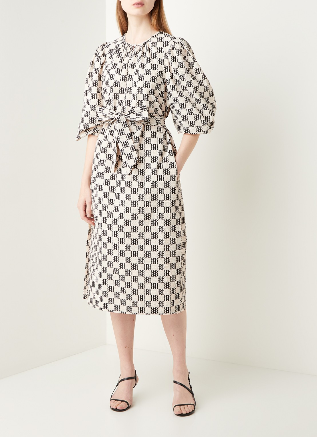 Baum und Pferdgarten Amadorah midi jurk met logoprint en pofmouw - voorkant 4 beige