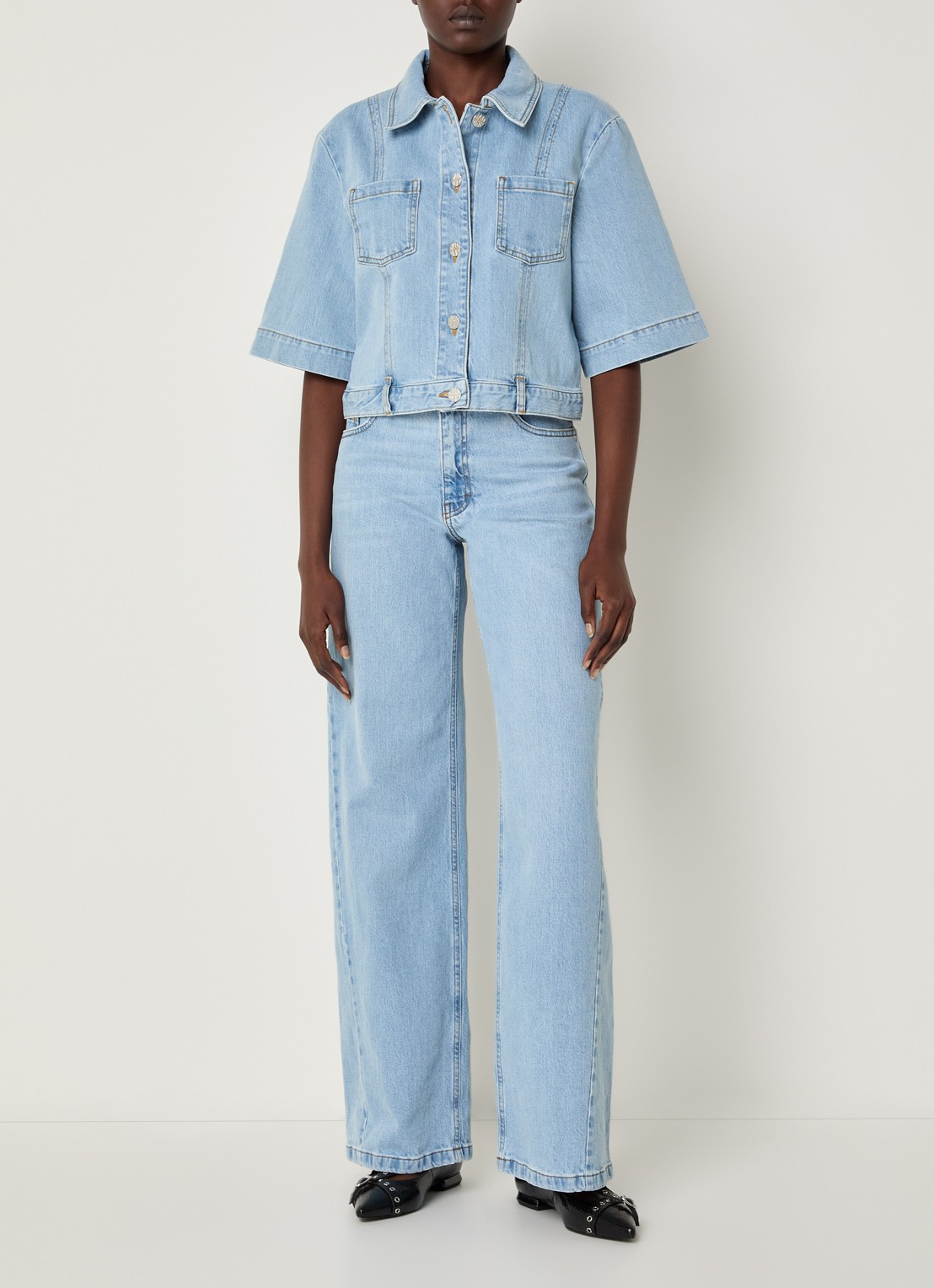 Baum und Pferdgarten Blouse van denim met borstzakken - voorkant 3 lichtblauw