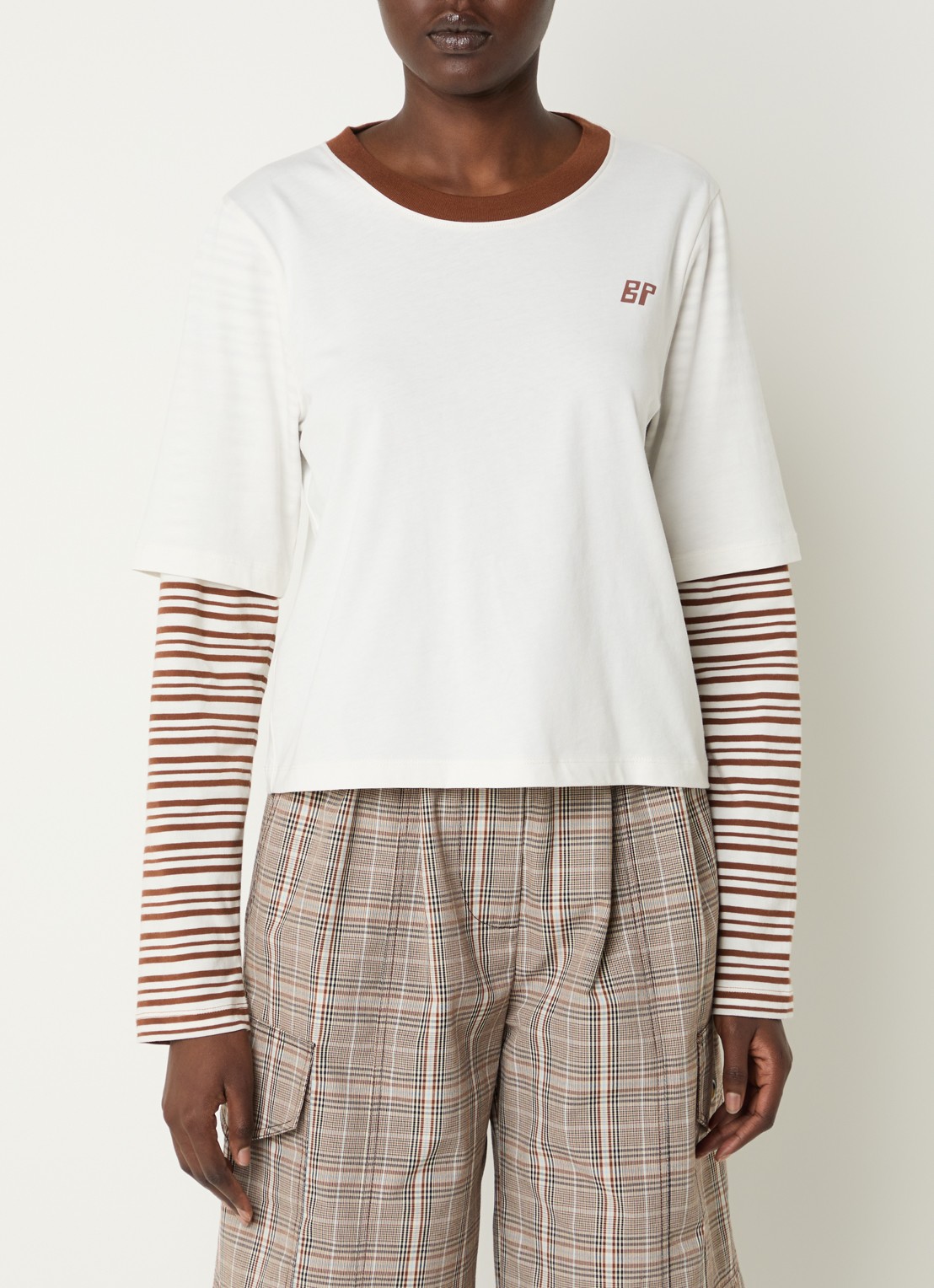 Baum und Pferdgarten Jolin longsleeve met streepprint en logo - detail 3 cognac