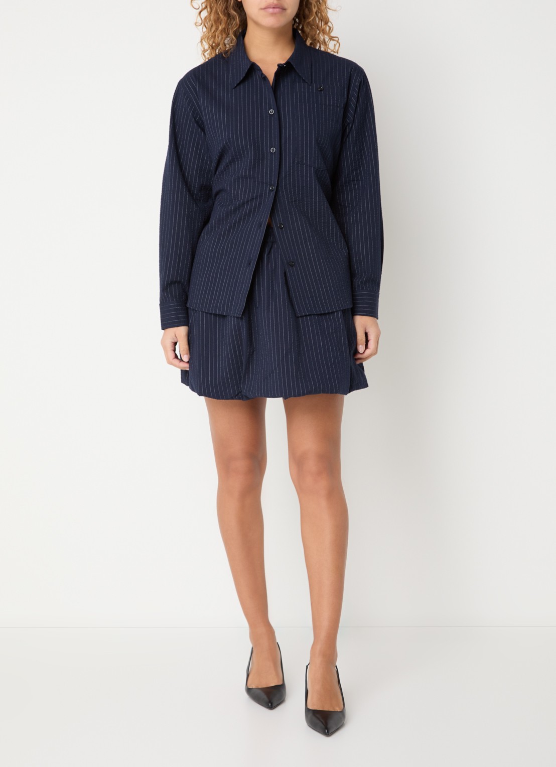 Baum und Pferdgarten Matina blouse met krijtstreep en strikceintuur - voorkant 2 donkerblauw