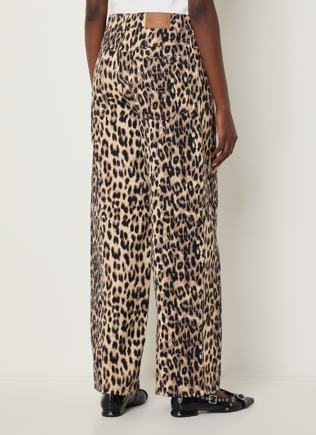 Baum und Pferdgarten Nara high waist wide leg jeans met panterprint - achterkant bruin