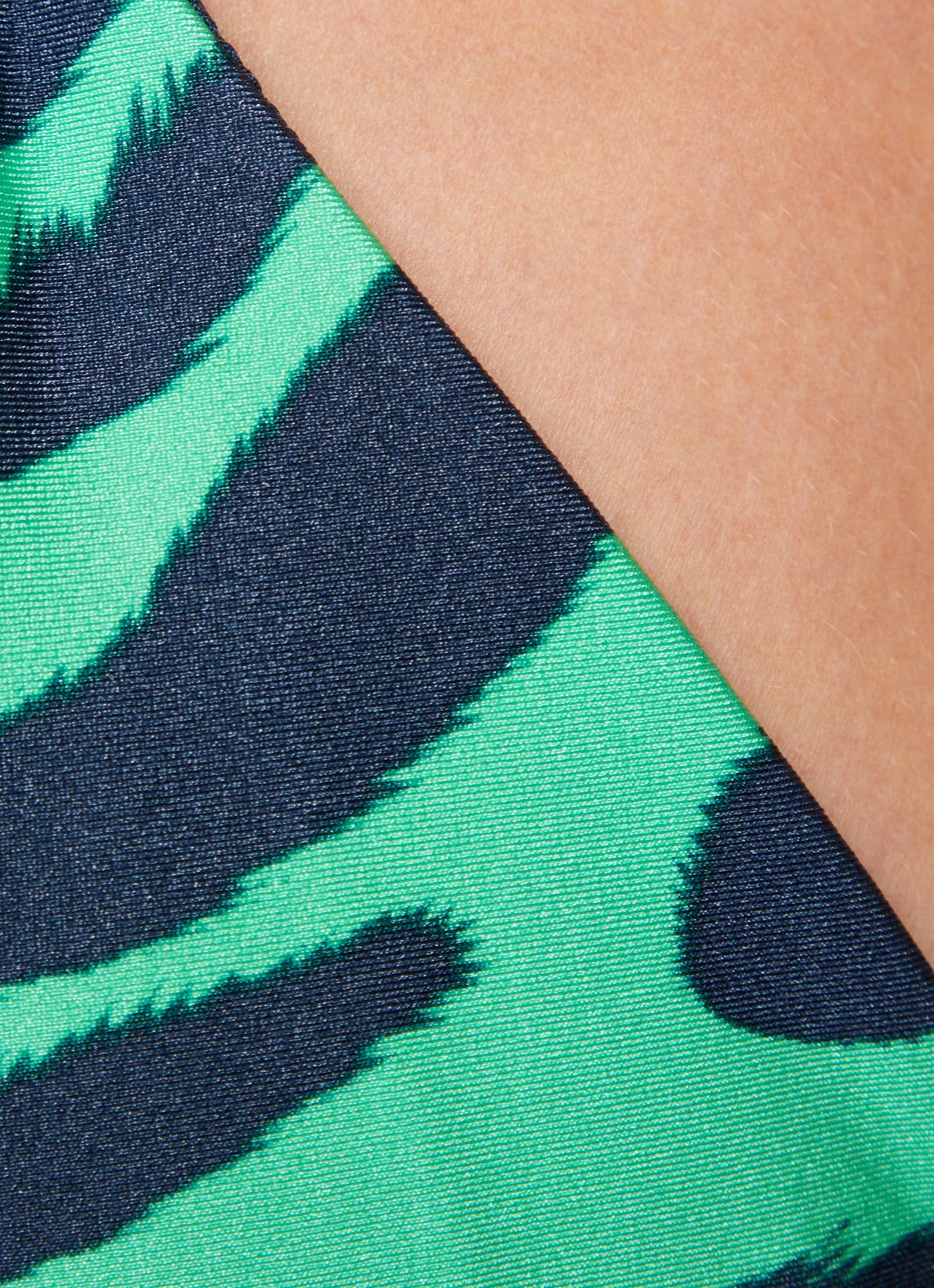 Beachlife Bikinitop met zebraprint en uitneembare vulling - detail 5 groen