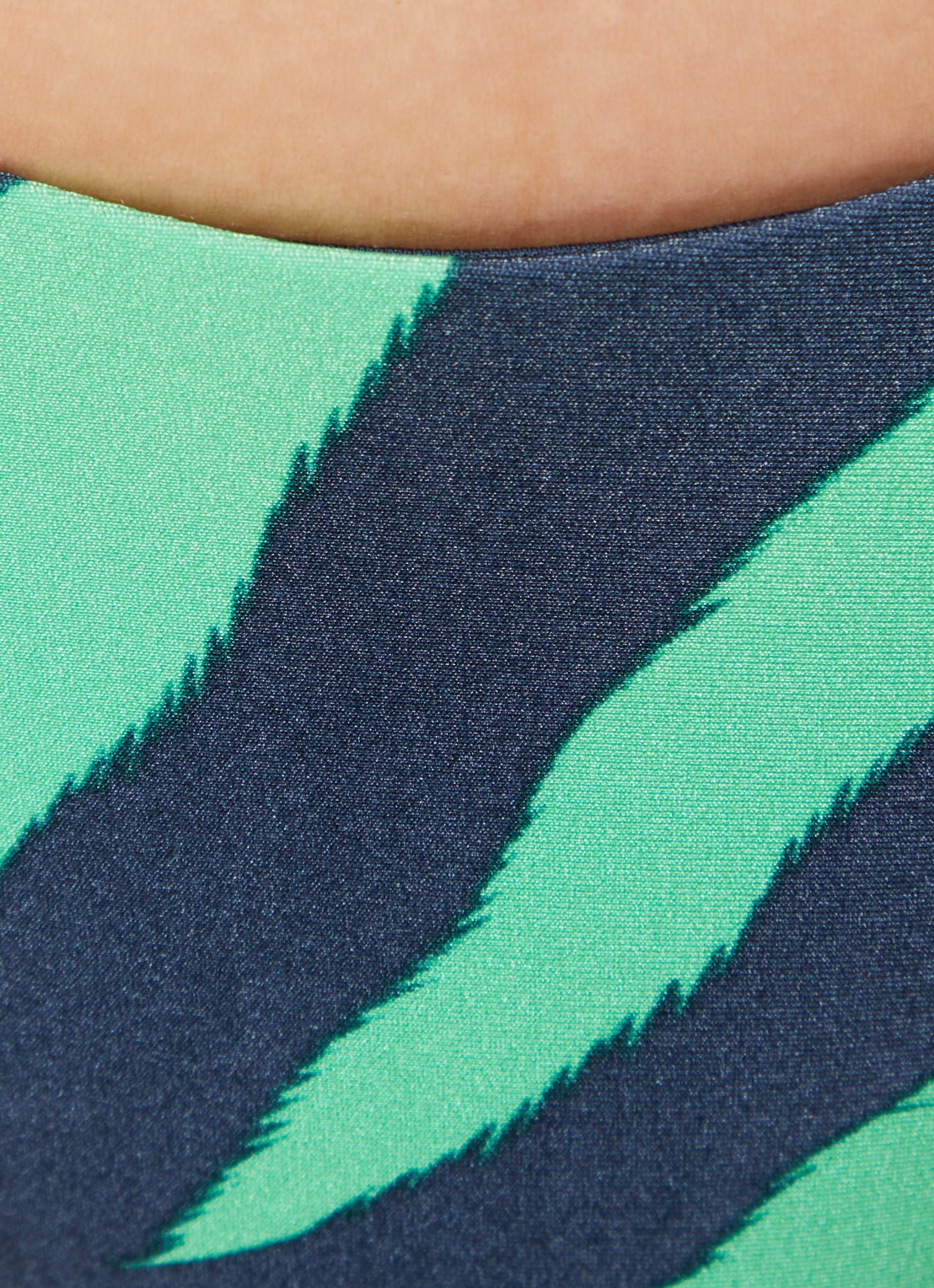 Beachlife Green Tiger high waisted bikinislip - detail 5 groen
