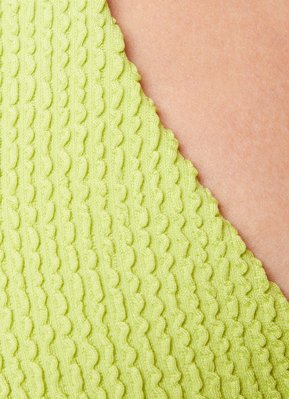 Beachlife Pistache halter bikinitop met uitneembare vulling - detail 6 groen