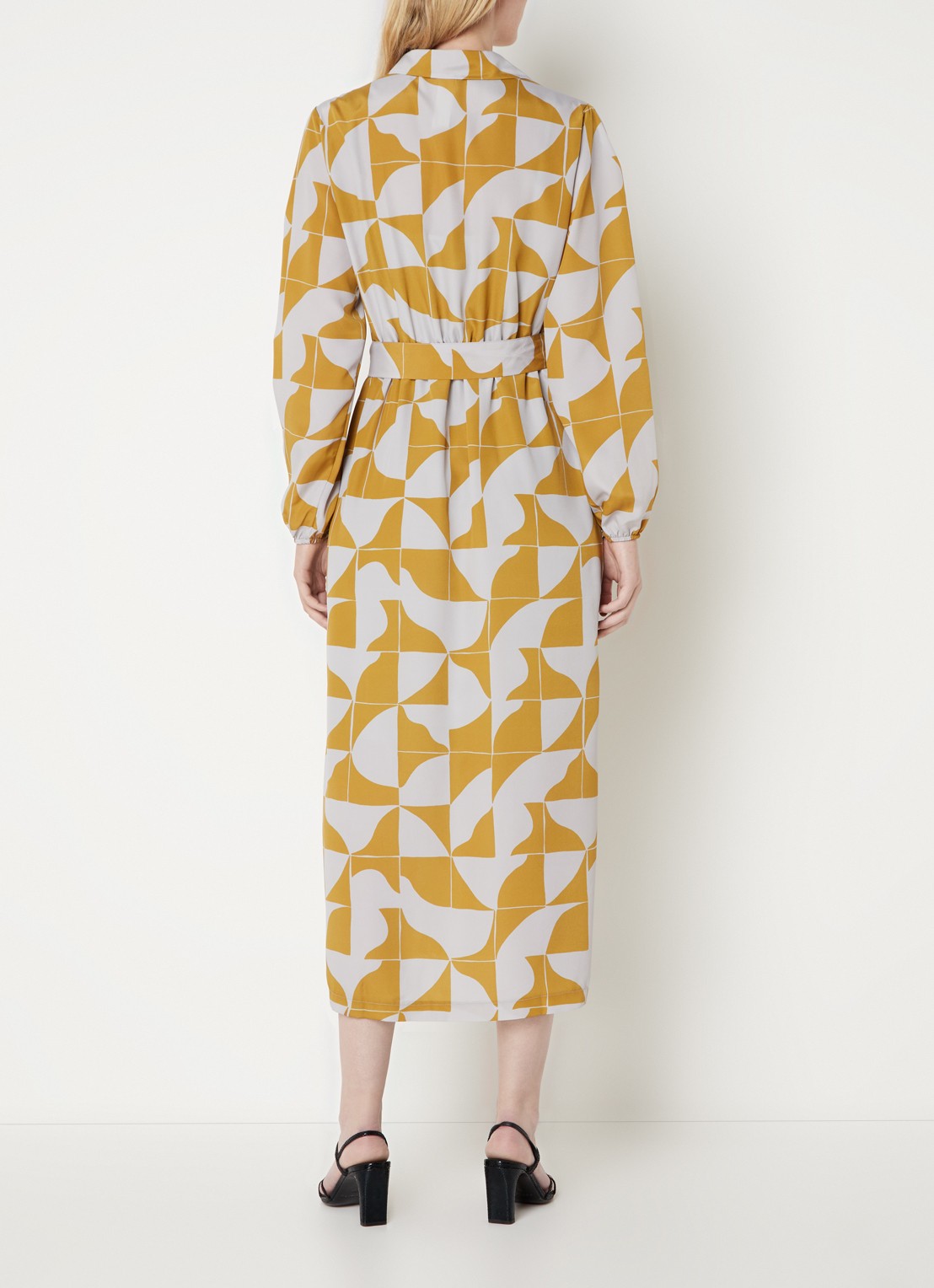 Beaumont Breezy midi blousejurk met strikceintuur en print - achterkant mosterd