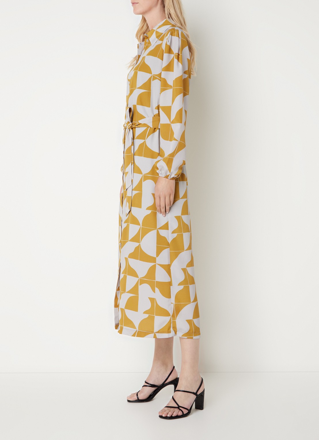 Beaumont Breezy midi blousejurk met strikceintuur en print - voorkant 3 mosterd