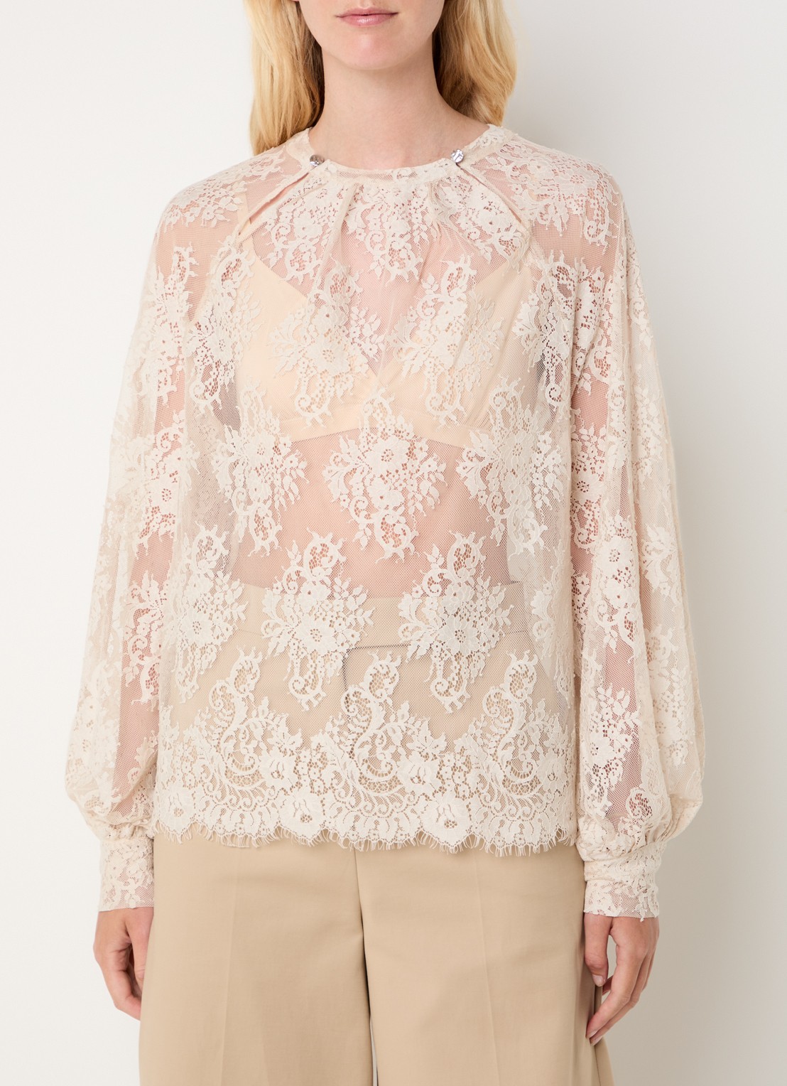 Beaumont Caroline tuniek van kant met ballonmouw - detail 3 creme