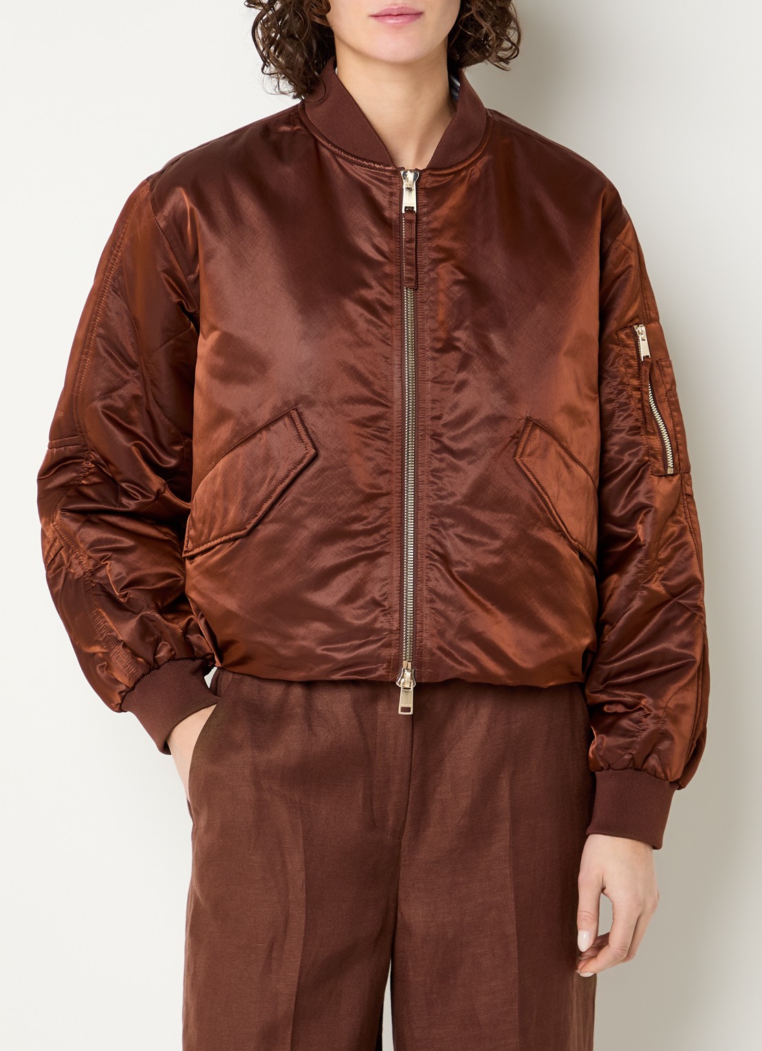 Beaumont Hady bomberjack met klepzakken en glanzende finish - detail 2 bruin