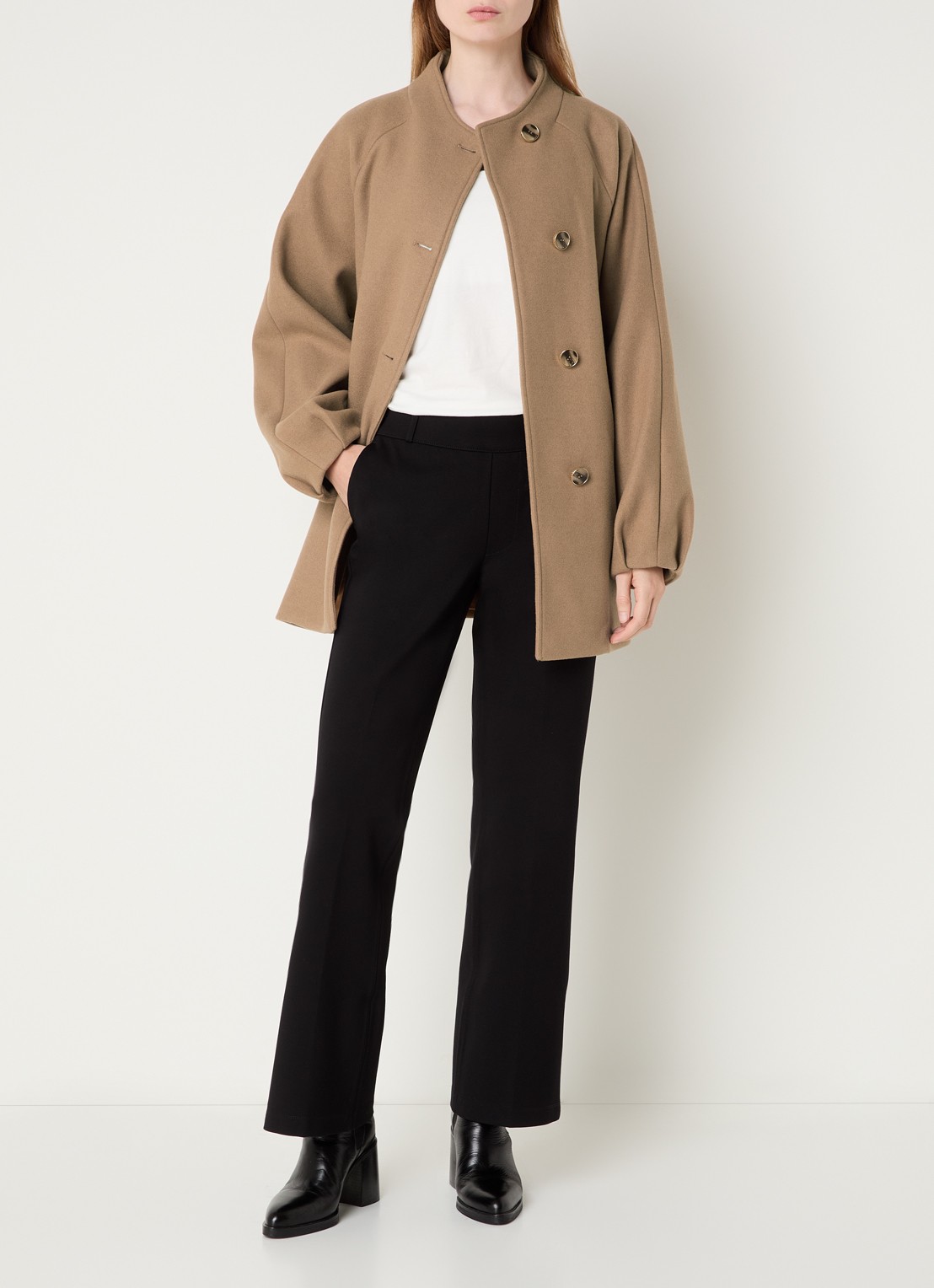 Beaumont Luella mantel met ceintuur en steekzakken - voorkant 4 camel