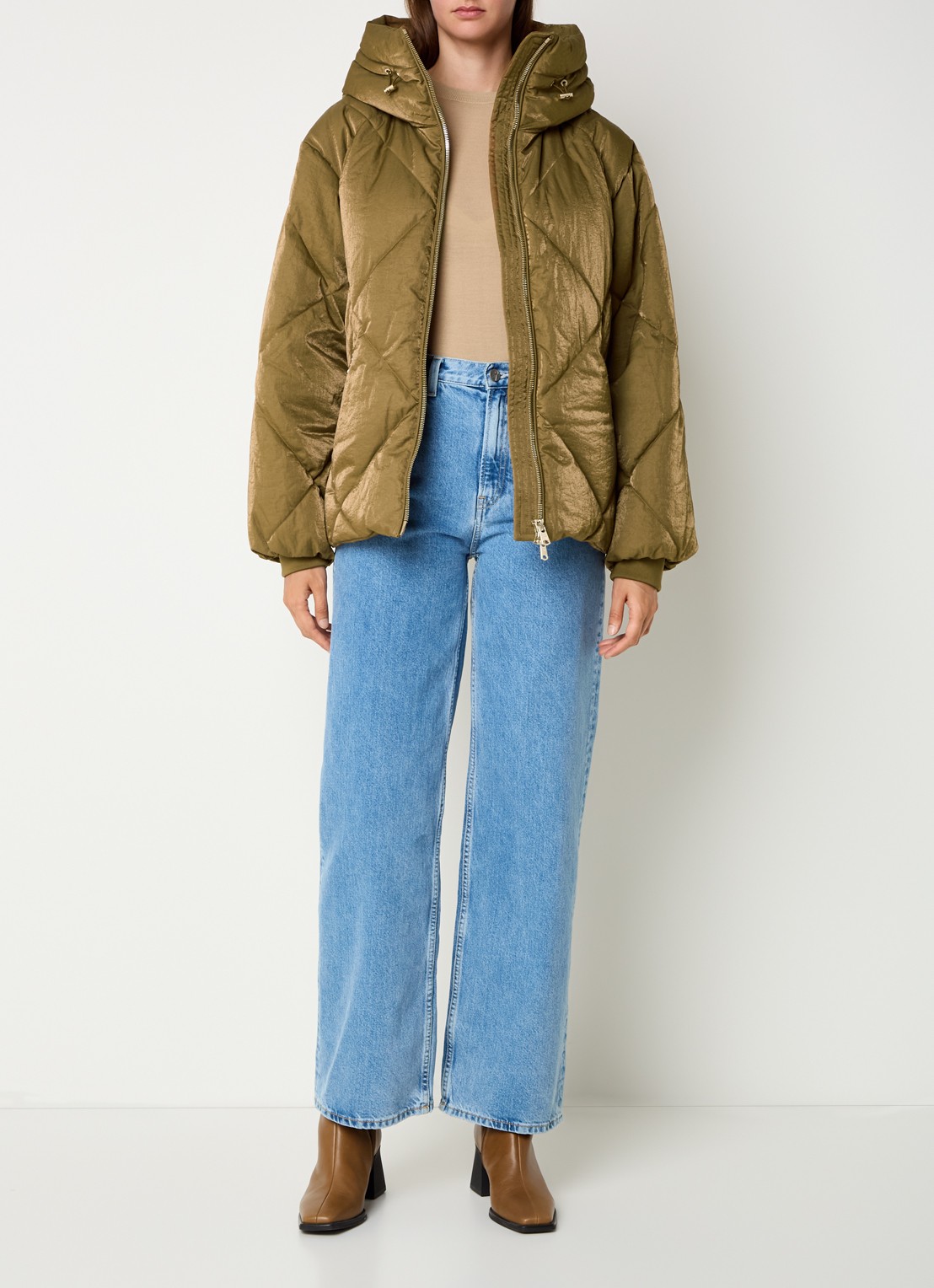 Beaumont Nowy puffer jack met capuchon en glanzende finish  - voorkant 3 goud