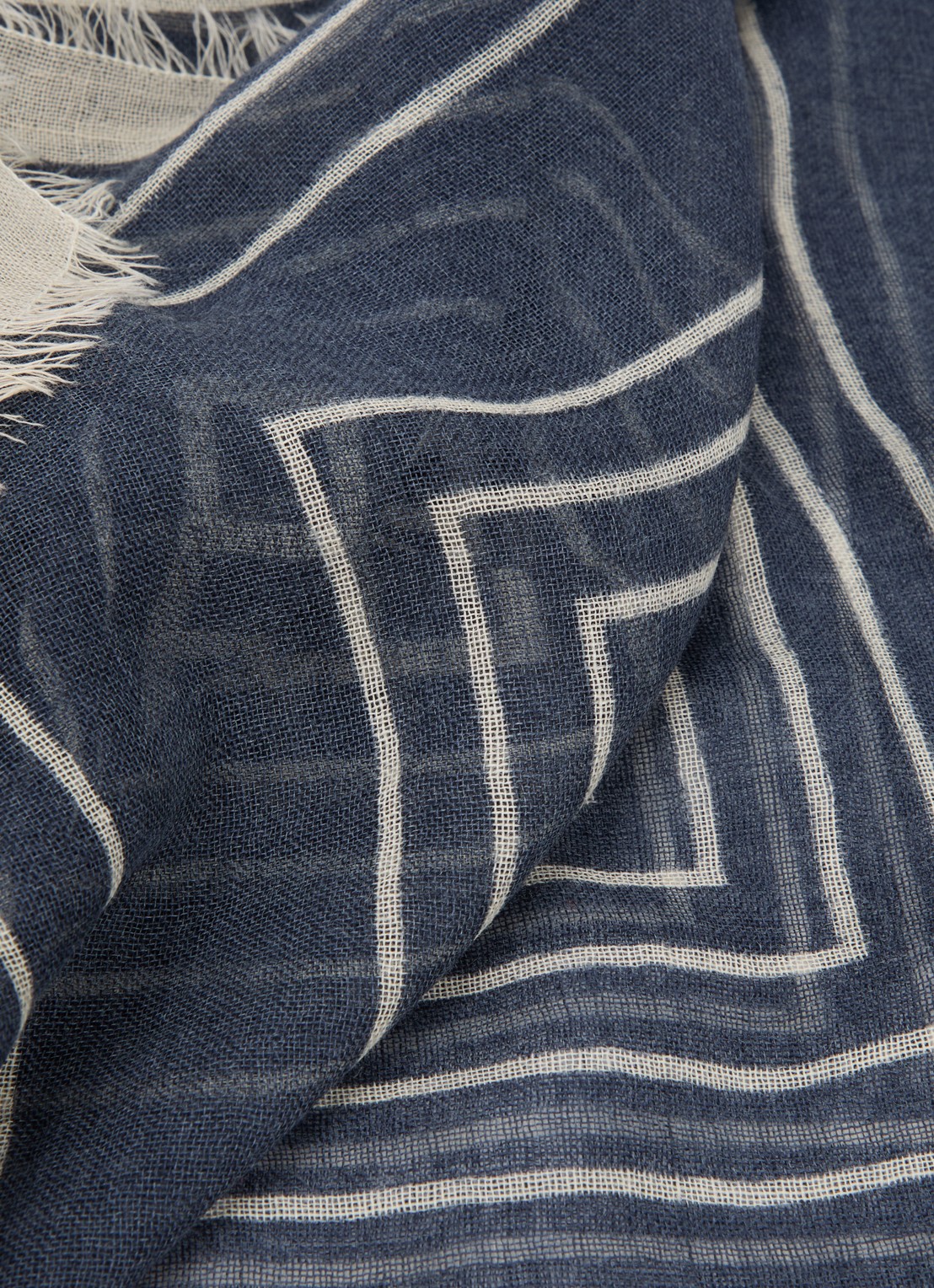 Becksöndergaard Anniea Woo sjaal 100 x 200 cm  - detail 3 donkerblauw