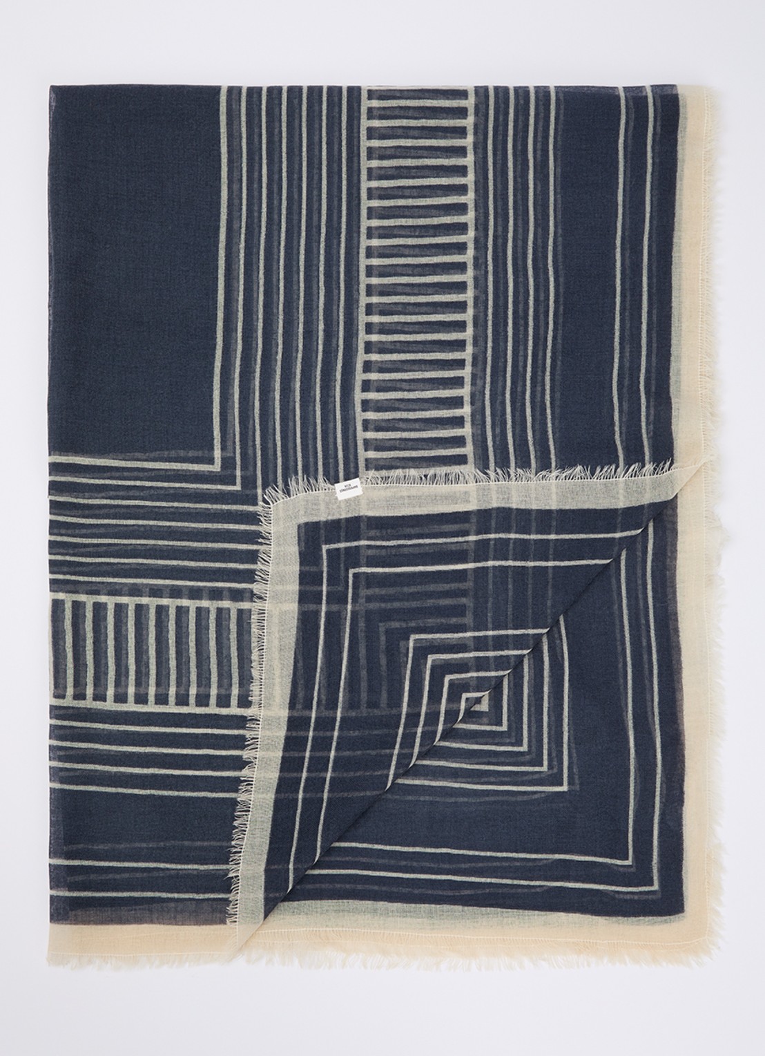 Becksöndergaard Anniea Woo sjaal 100 x 200 cm  - voorkant donkerblauw