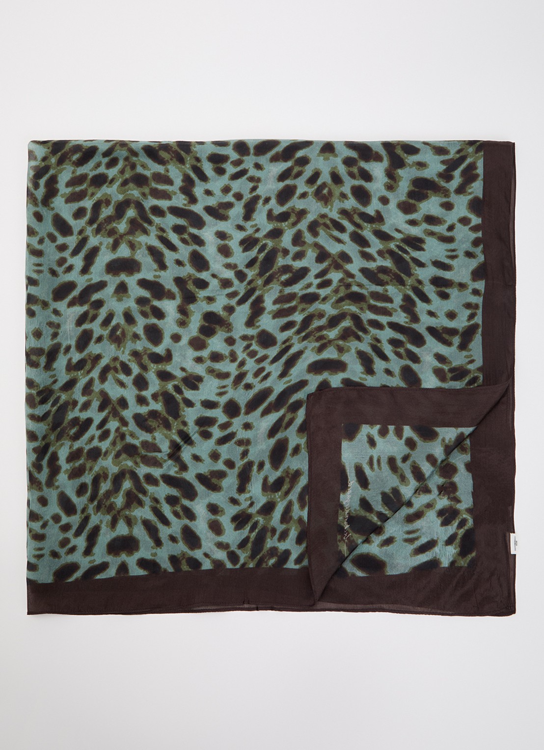 Becksöndergaard Leola Taby Sia sjaal van zijde met panterprint 100 x 100 cm - voorkant 3 blauwgrijs