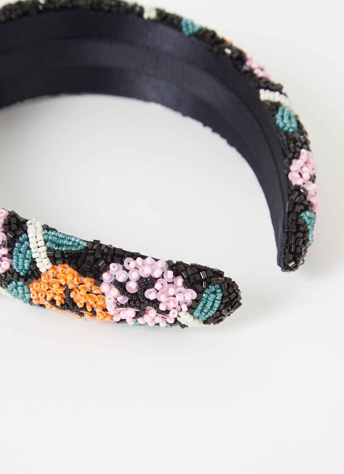 Becksöndergaard Rosie haarband met kralendecoratie  - detail 2 zwart