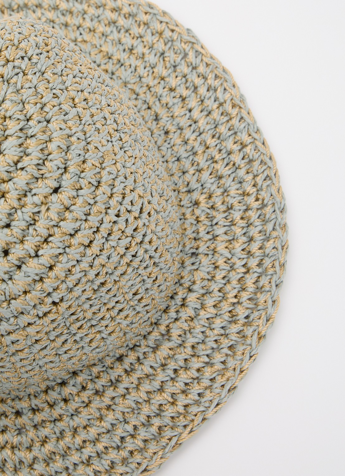 Becksöndergaard Saverina hoed van raffia - detail staalblauw