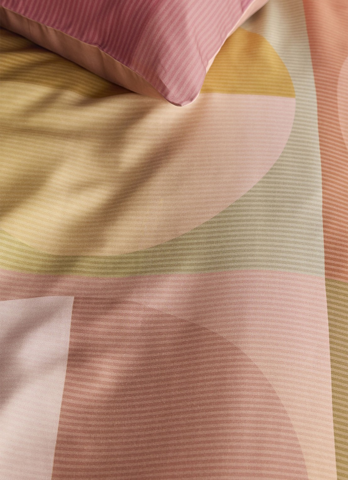 BeddingHouse Dutch Design Jazz dekbedovertrekset van  katoensatijn 210TC - inclusief kussenslopen - detail 4 multicolor