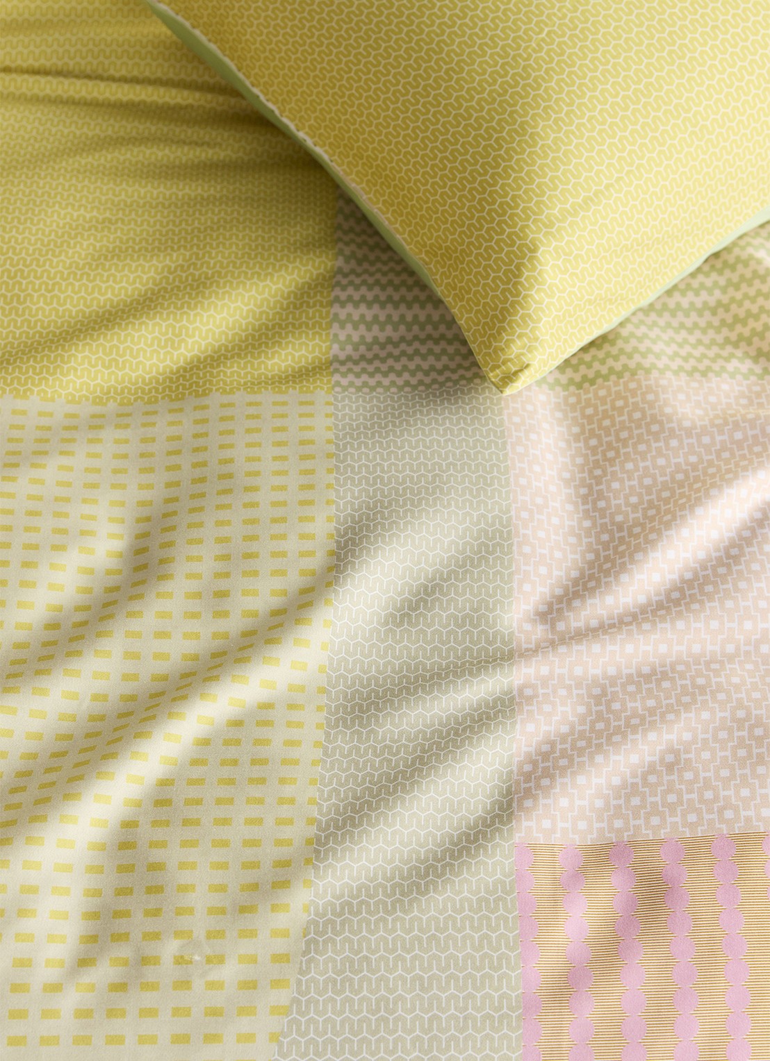 BeddingHouse Dutch Design Orchard Road dekbedovertrekset - inclusief kussenslopen - detail 4 multicolor