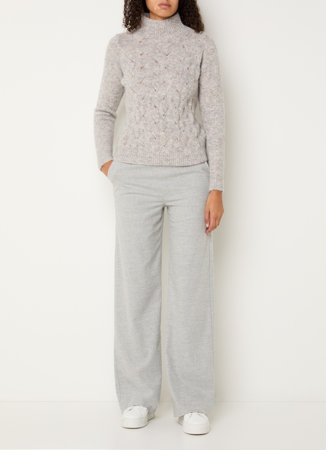 Bellamy Thebe kabelgebreide trui in alpaca wolblend - voorkant 4 lichtgrijs