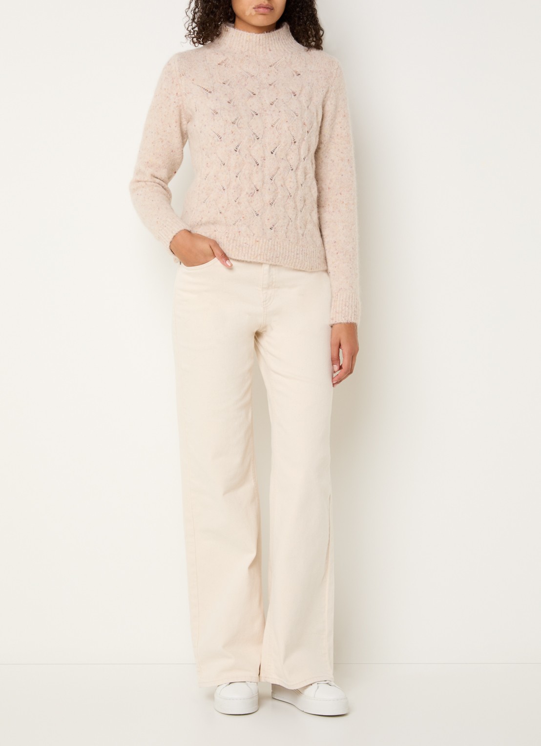 Bellamy Thebe kabelgebreide trui in alpaca wolblend - voorkant 4 beige