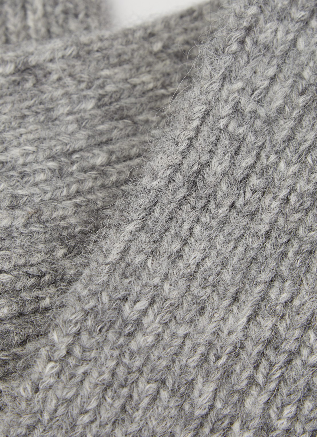 Bellerose Aosu sjaal met capuchon - detail 2 grijs